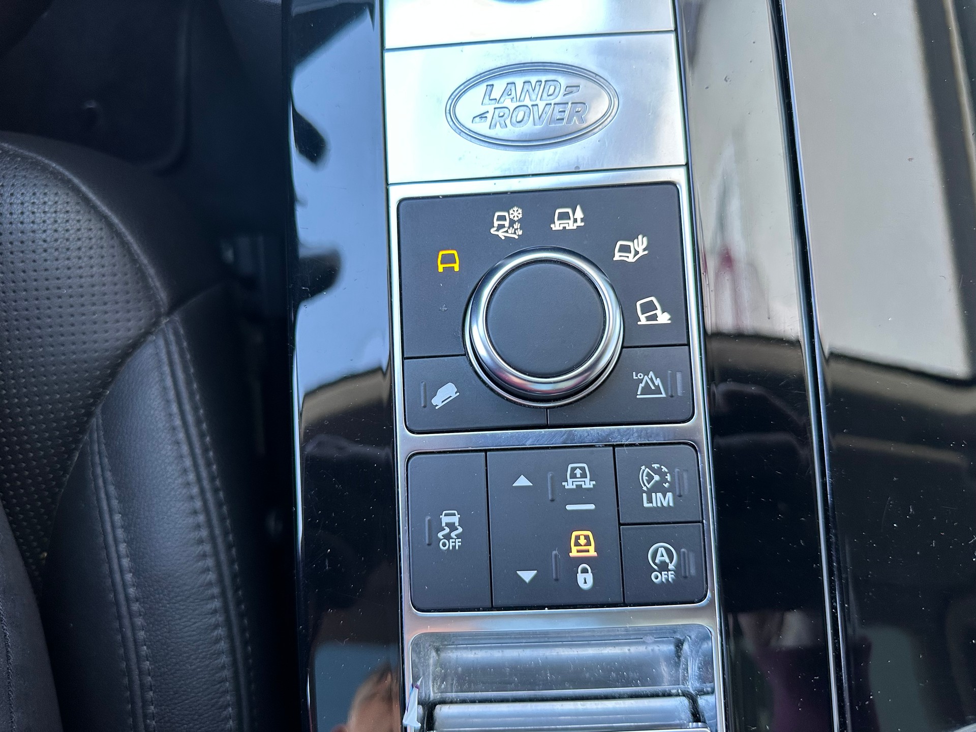 LAND ROVER Discovery 2.0 SD4 HSE Luxury Automatic-image-12