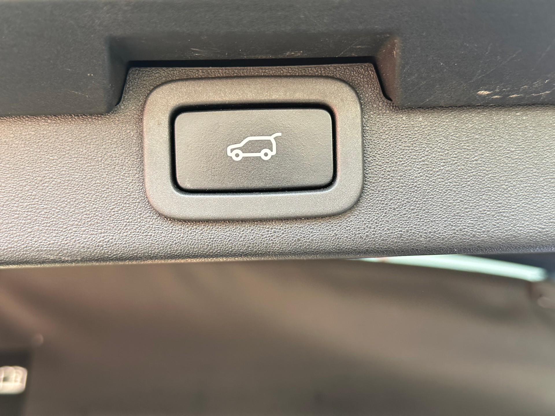 LAND ROVER Discovery 2.0 SD4 HSE Luxury Automatic-image-16