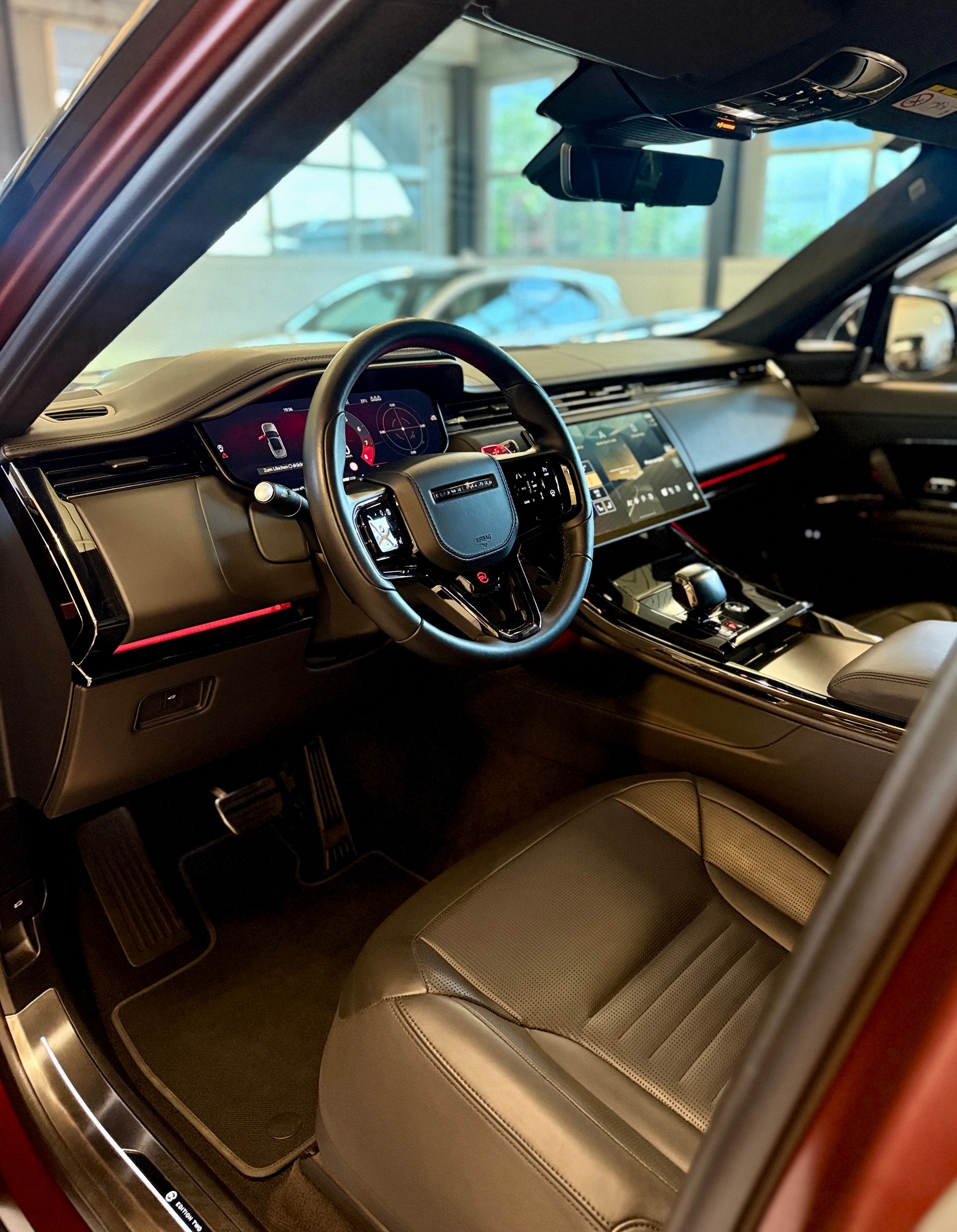 LAND ROVER Range Rover Sport P635 4.4 V8 SV Editon Two-image-6