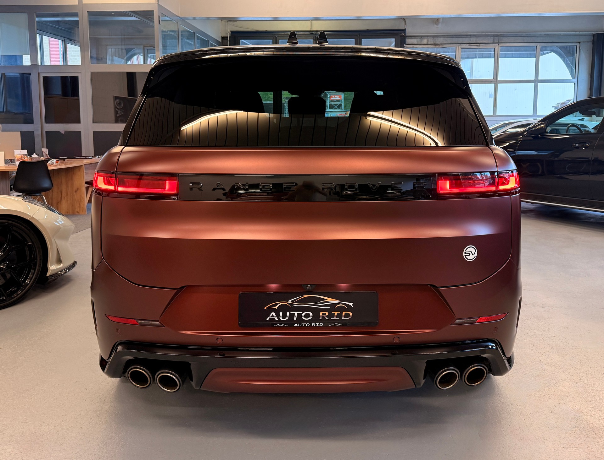 LAND ROVER Range Rover Sport P635 4.4 V8 SV Editon Two-image-4
