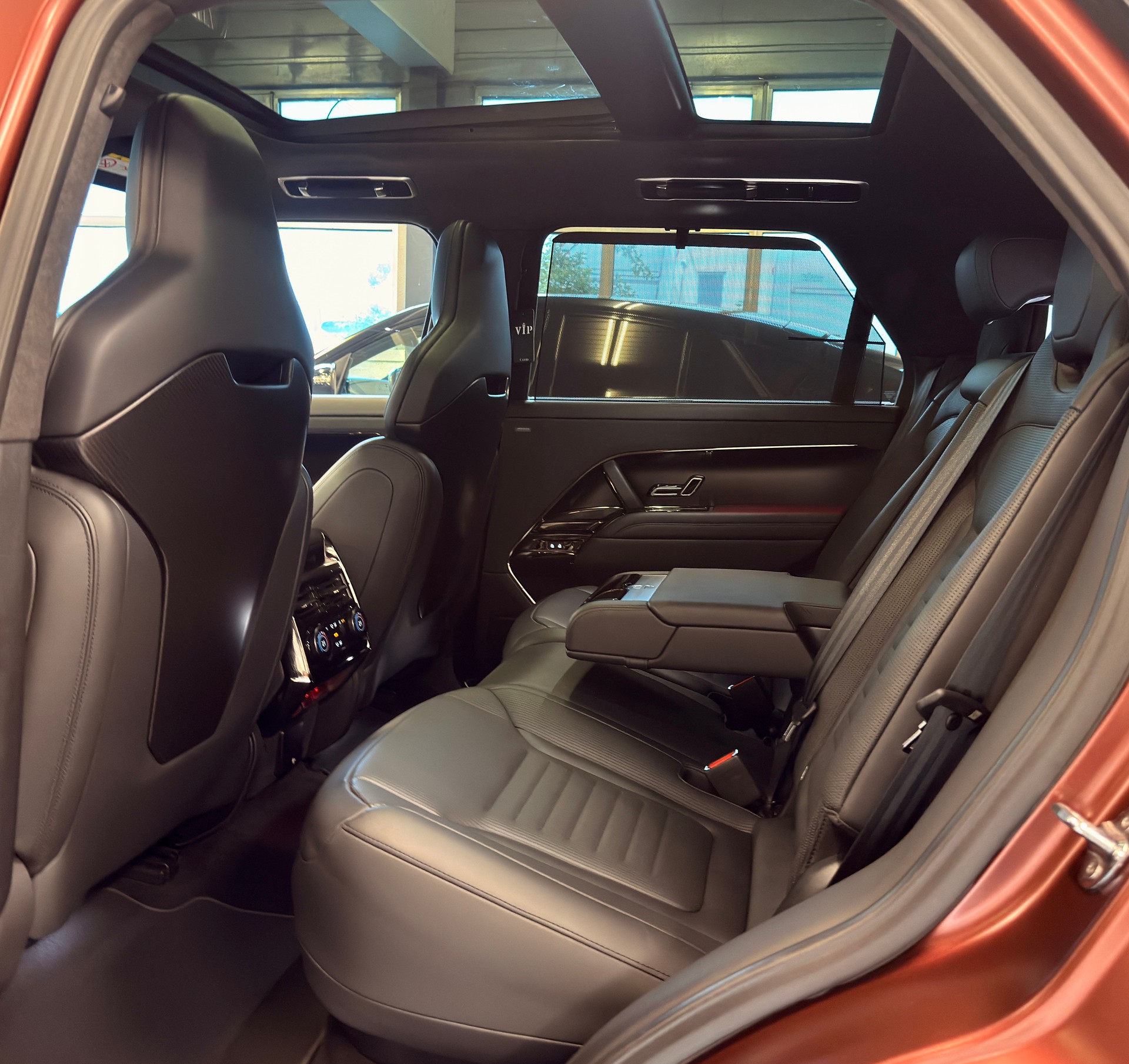 LAND ROVER Range Rover Sport P635 4.4 V8 SV Editon Two-image-8