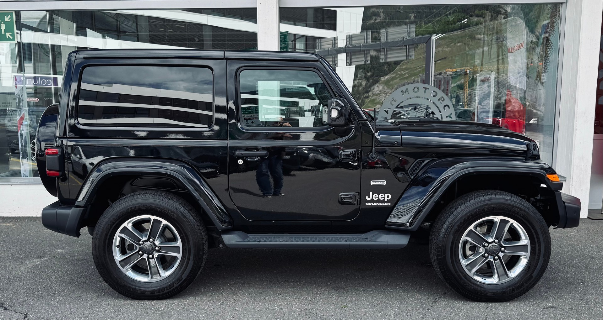 JEEP Wrangler 2.2MJ Overland Automatic-showroom-element-1