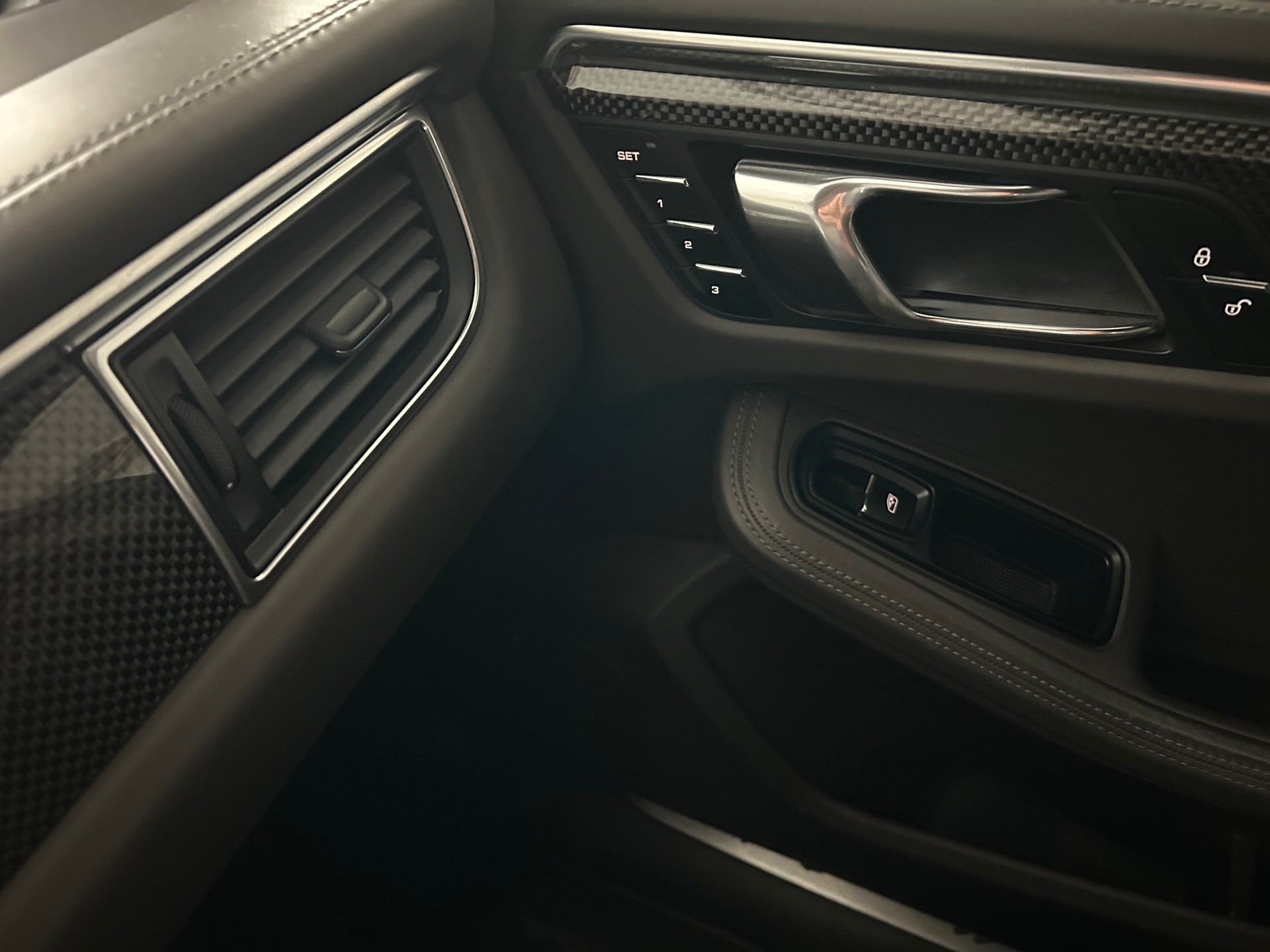 PORSCHE Macan Turbo PDK -Leder-DAB-Adaptive Sportsitze-Tempostat-Carbon Interieur-image-17