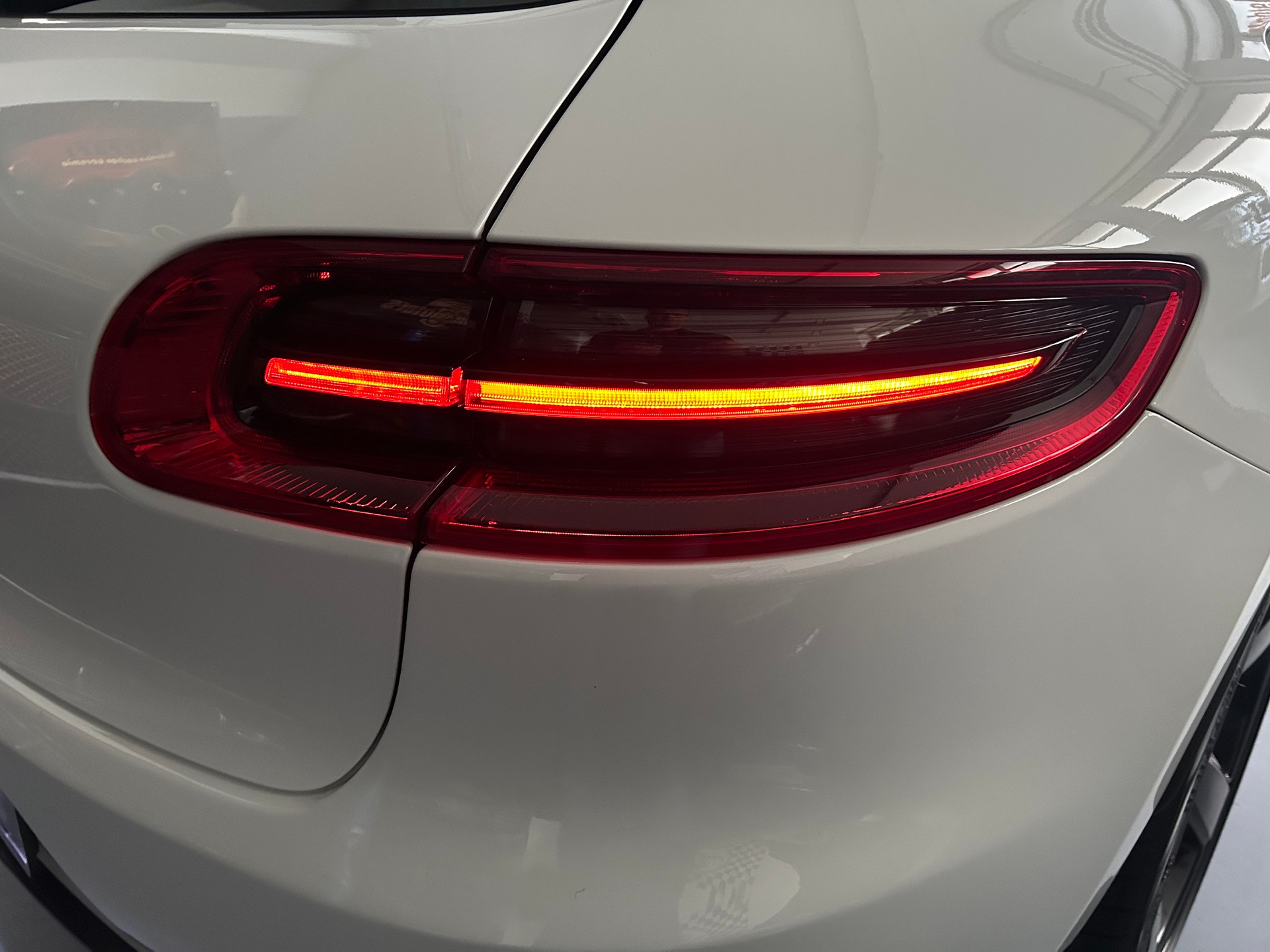 PORSCHE Macan Turbo PDK -Leder-DAB-Adaptive Sportsitze-Tempostat-Carbon Interieur-image-27