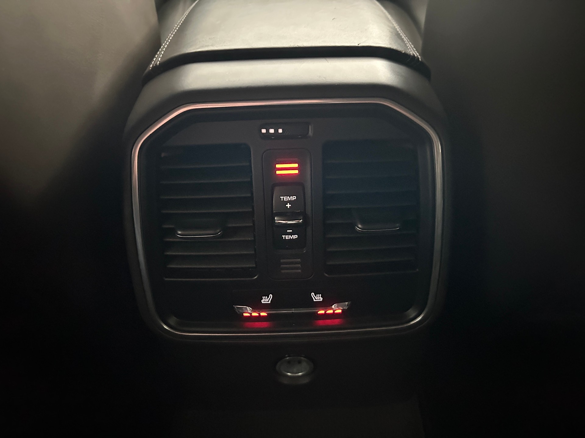 PORSCHE Macan Turbo PDK -Leder-DAB-Adaptive Sportsitze-Tempostat-Carbon Interieur-image-23