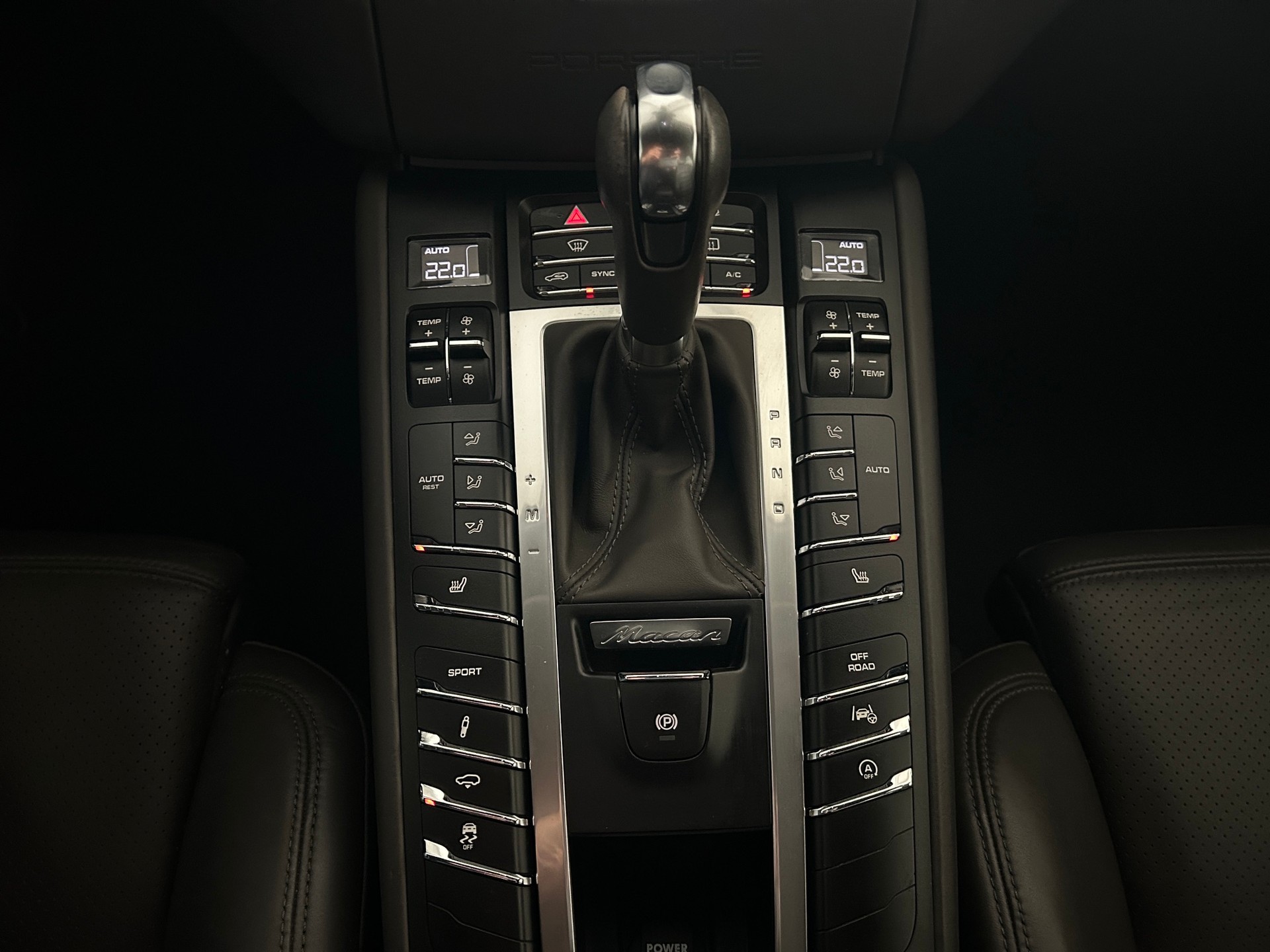 PORSCHE Macan Turbo PDK -Leder-DAB-Adaptive Sportsitze-Tempostat-Carbon Interieur-image-10