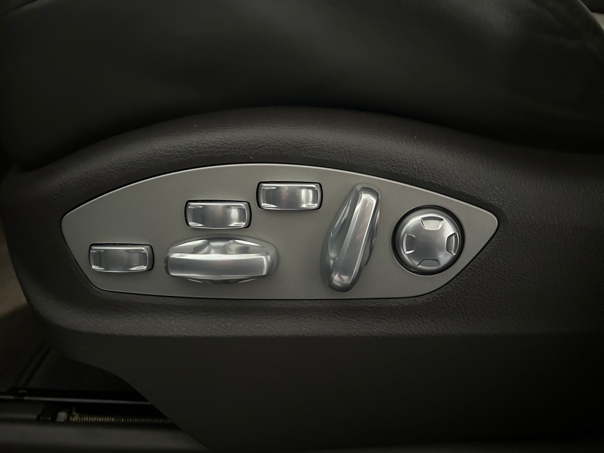 PORSCHE Macan Turbo PDK -Leder-DAB-Adaptive Sportsitze-Tempostat-Carbon Interieur-image-14