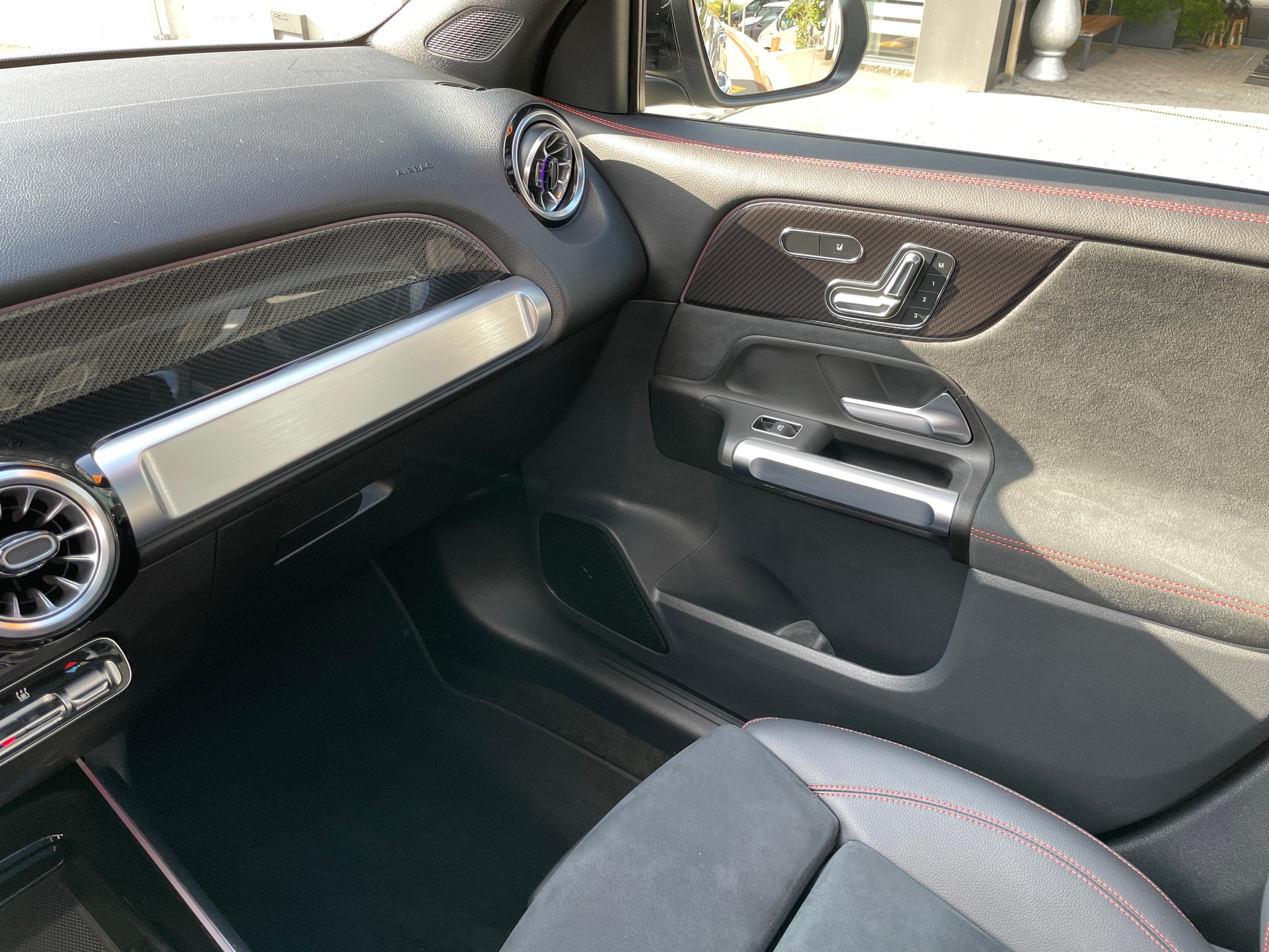 MERCEDES-BENZ GLB 35 AMG 4Matic 8G-Tronic-image-30