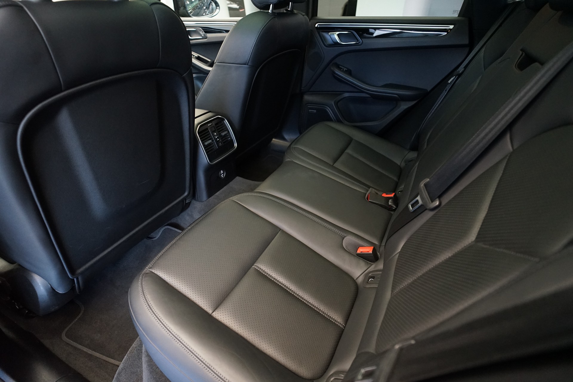 PORSCHE Macan S PDK-image-16