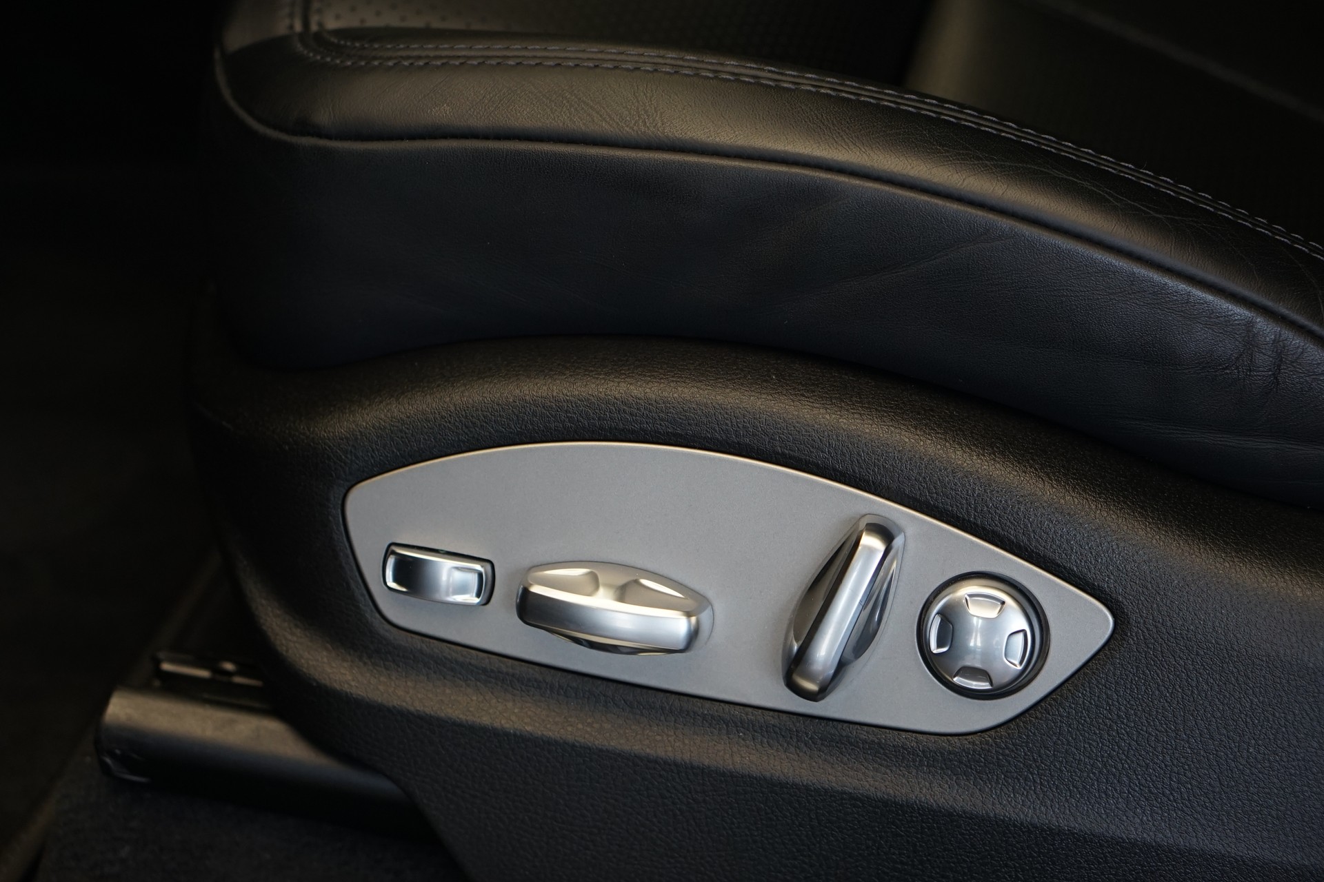 PORSCHE Macan S PDK-image-29