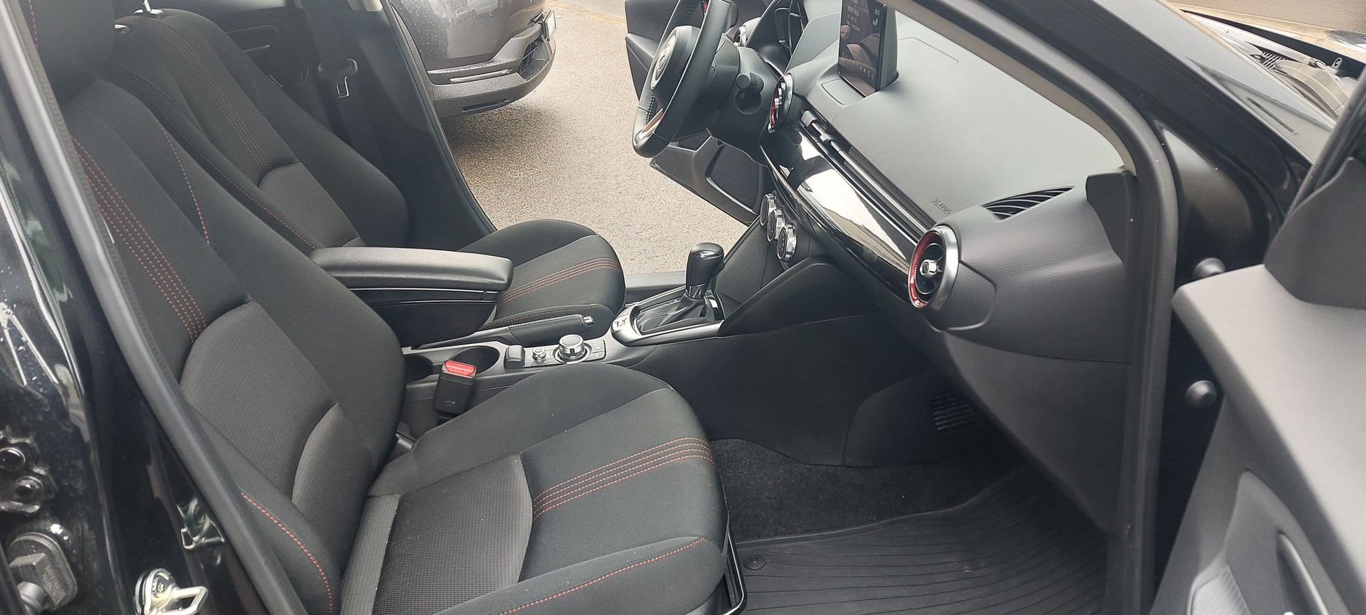 MAZDA 2 SKYACTIV-G 90 Homura Automat-image-10