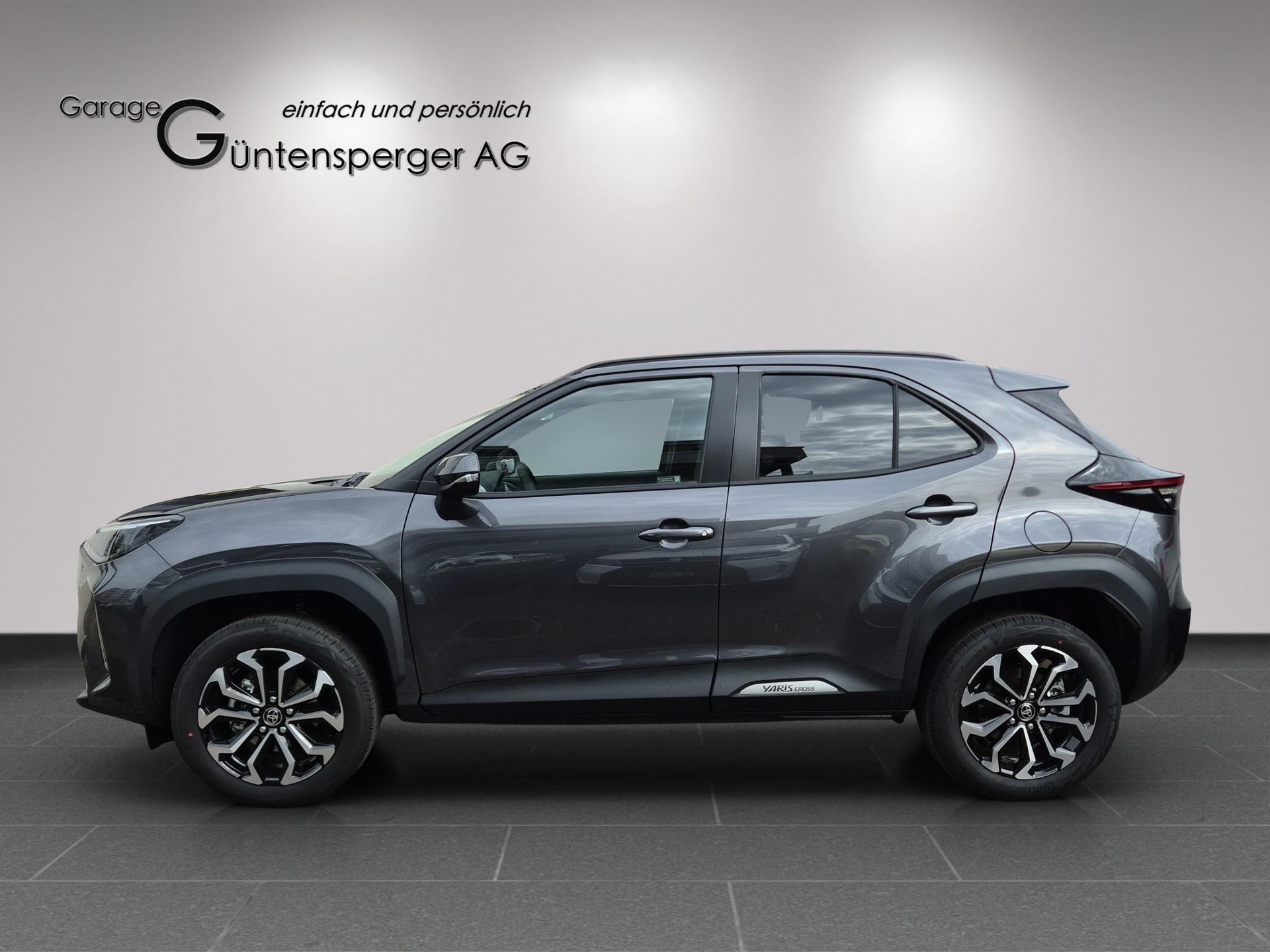 TOYOTA Yaris Cross 1.5 VVT-i HSD Trend AWD-i-showroom-element-1