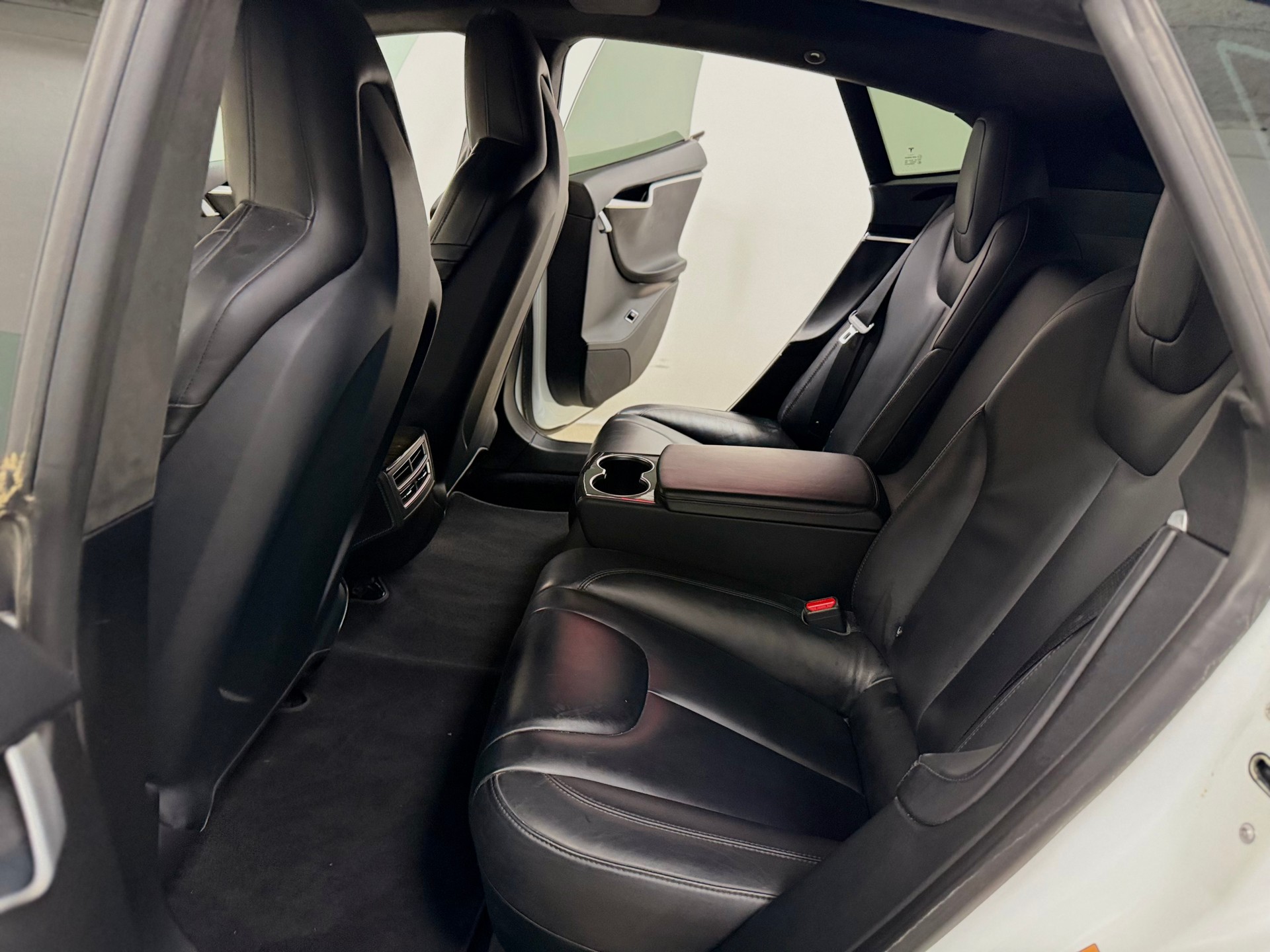 TESLA Model S 85 D Performance FREE SUPERCHARGER-image-10