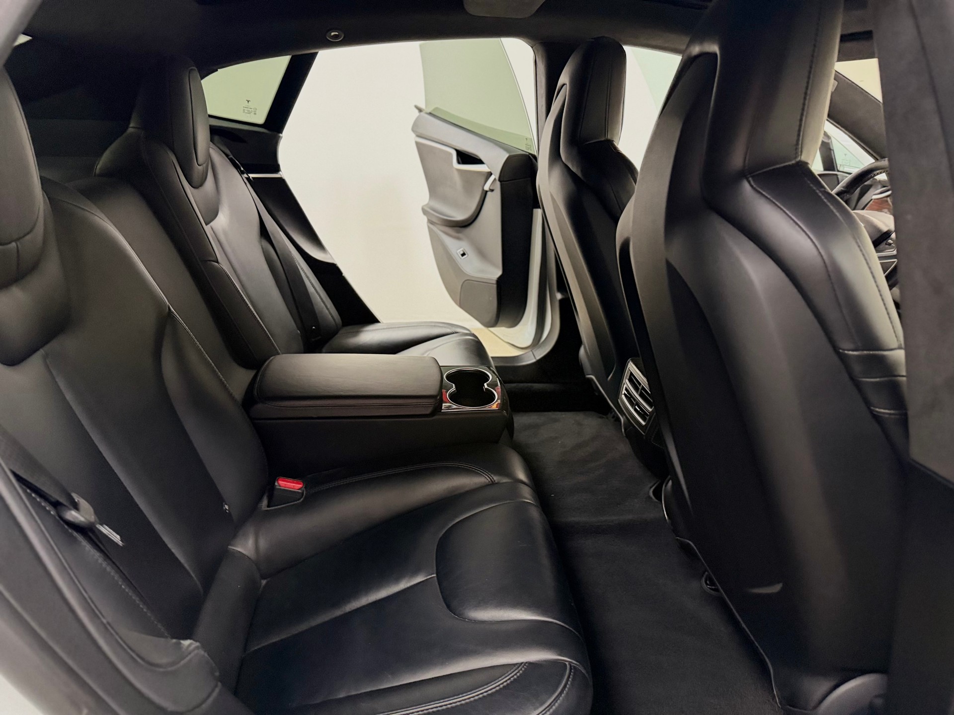 TESLA Model S 85 D Performance FREE SUPERCHARGER-image-12