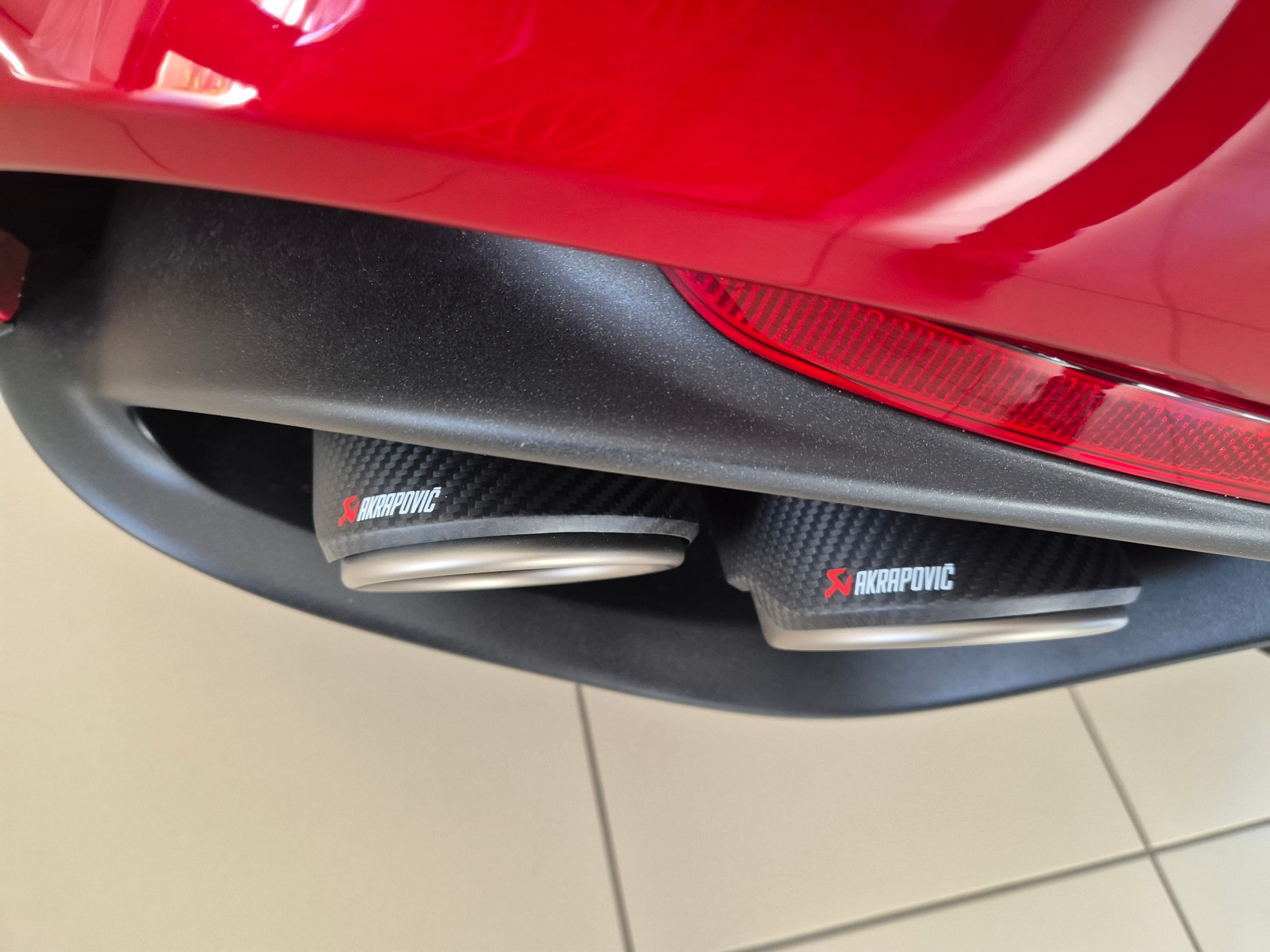 ALFA ROMEO Giulia 2.9 V6 Quadrifoglio Competizione-showroom-element-3