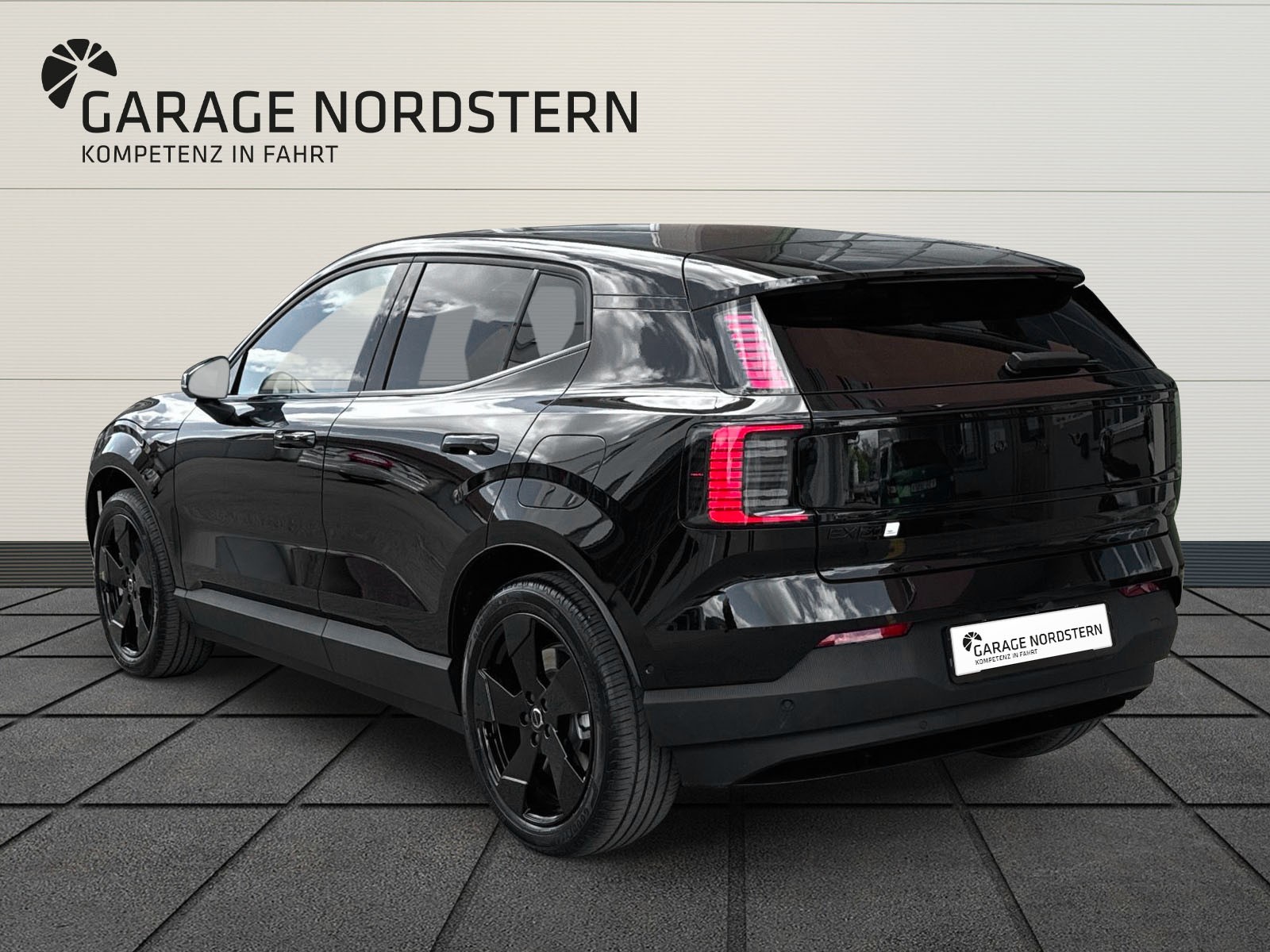 VOLVO EX30 E60 Twin Ultra Performance Sw. Black Ed. AWD-showroom-element-2