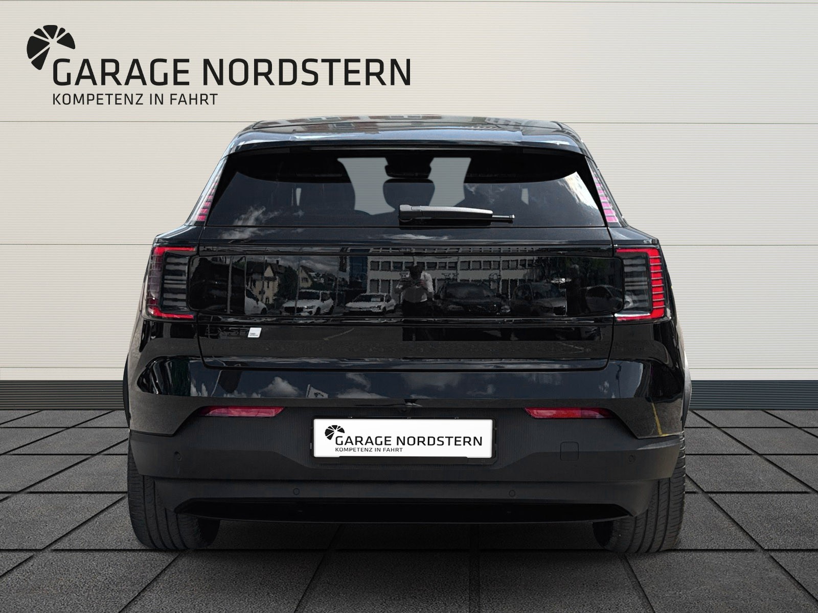 VOLVO EX30 E60 Twin Ultra Performance Sw. Black Ed. AWD-showroom-element-3