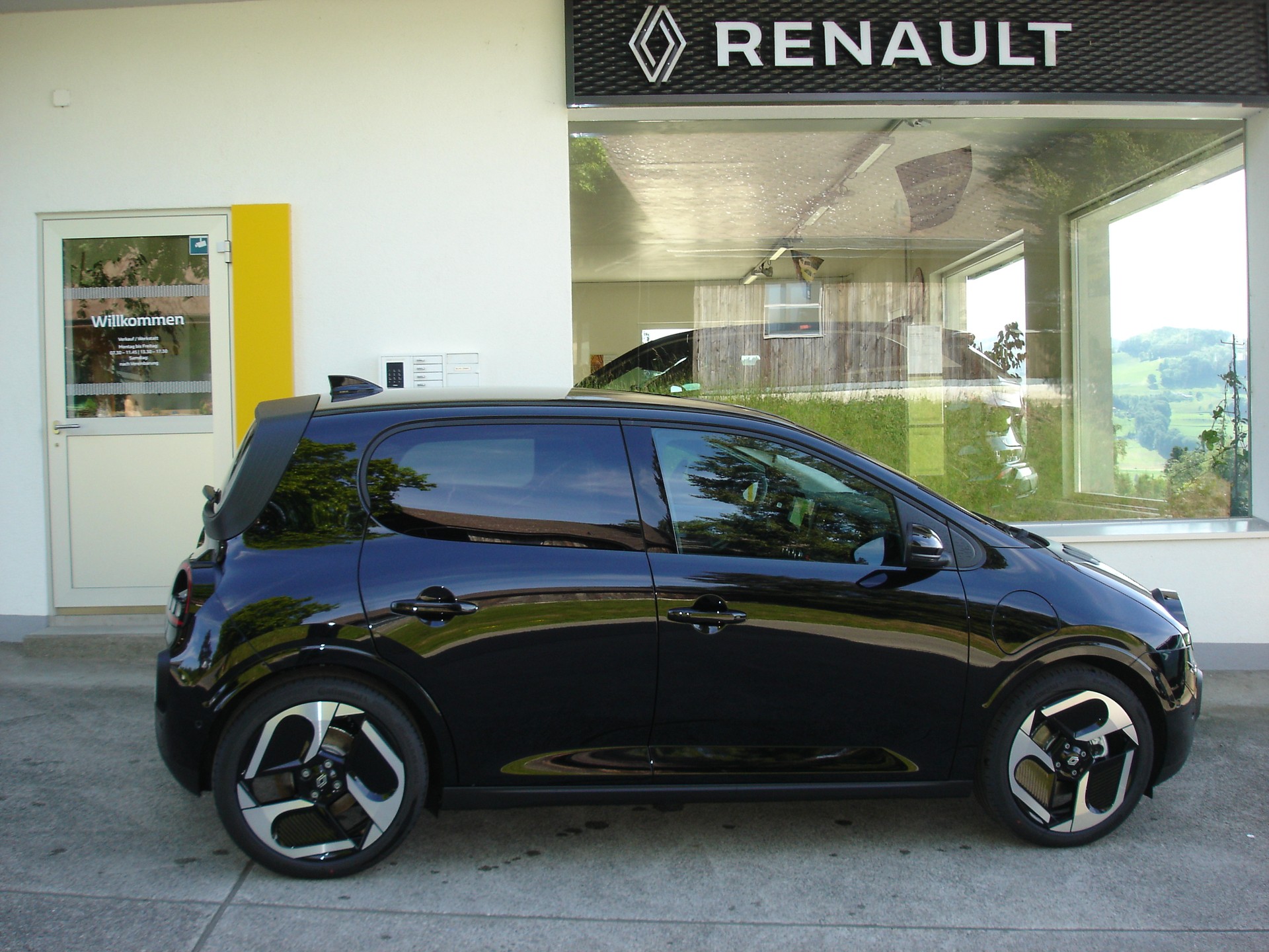 RENAULT Twingo E-Tech 27kWh Techno-showroom-element-2
