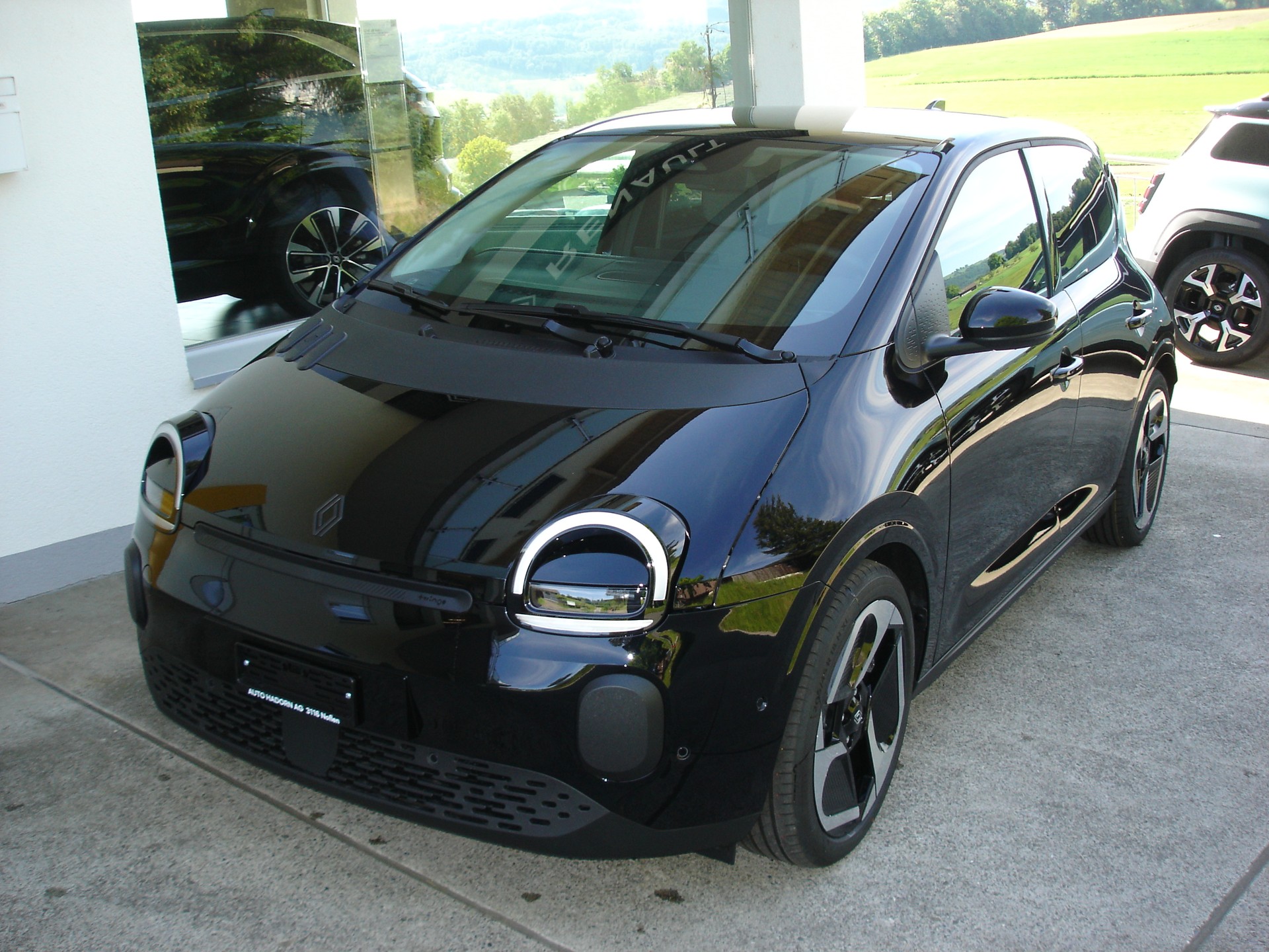 RENAULT Twingo E-Tech 27kWh Techno-showroom-element-1