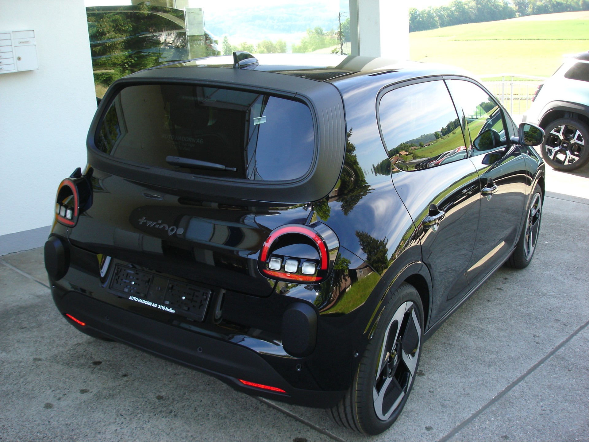 RENAULT Twingo E-Tech 27kWh Techno-showroom-element-3
