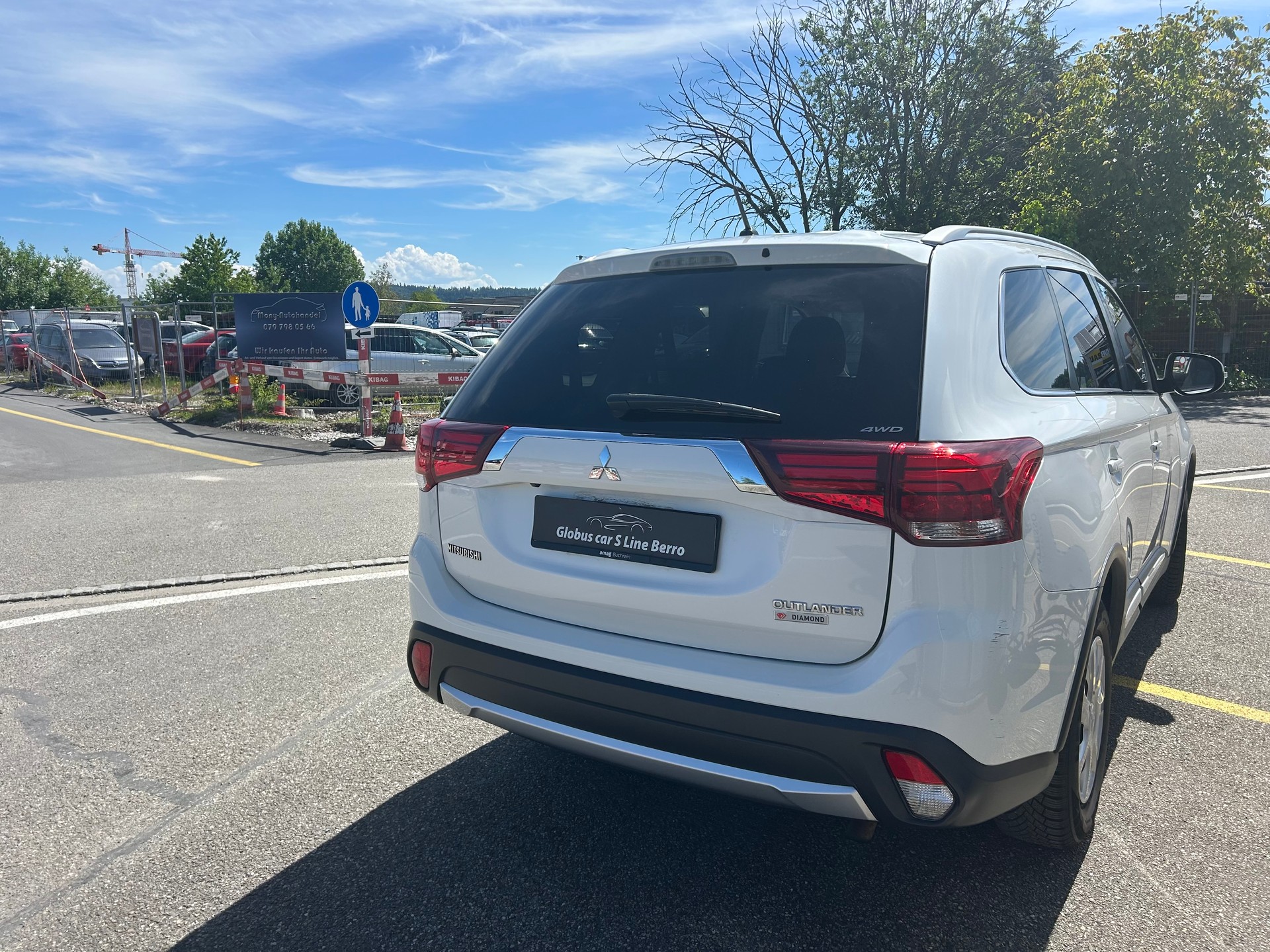 MITSUBISHI Outlander 2.2 DID Diamond 4WD Automatic-image-3