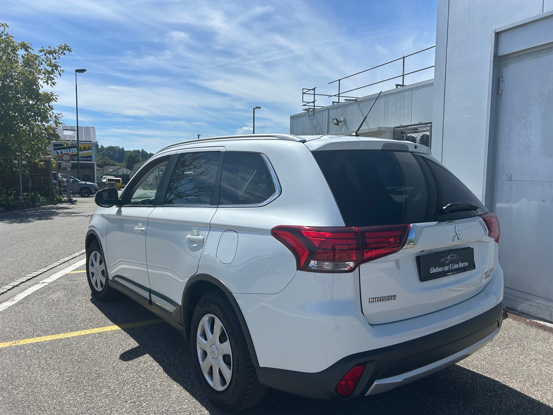 MITSUBISHI Outlander 2.2 DID Diamond 4WD Automatic-image-5