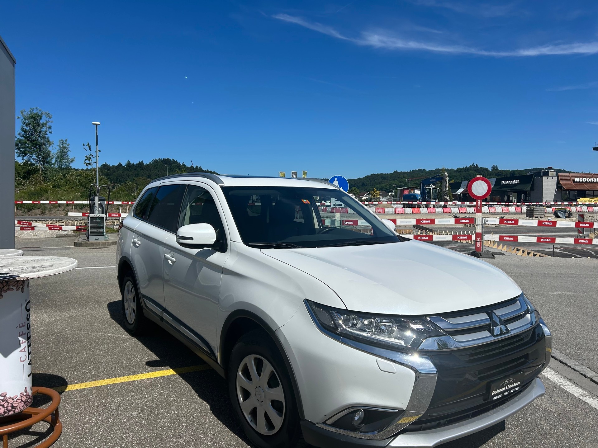 MITSUBISHI Outlander 2.2 DID Diamond 4WD Automatic-image-2