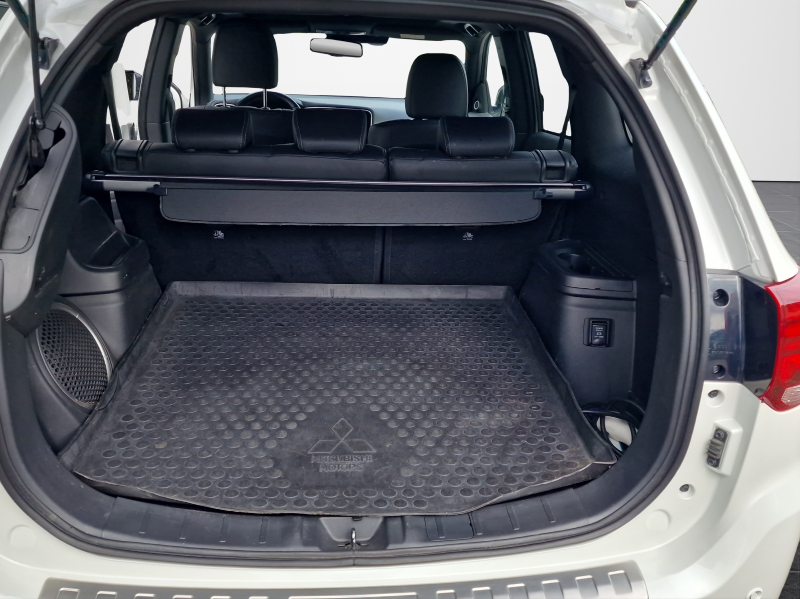MITSUBISHI Outlander 2.4 PHEV Diamond S-Edition 4WD Automatic-image-10