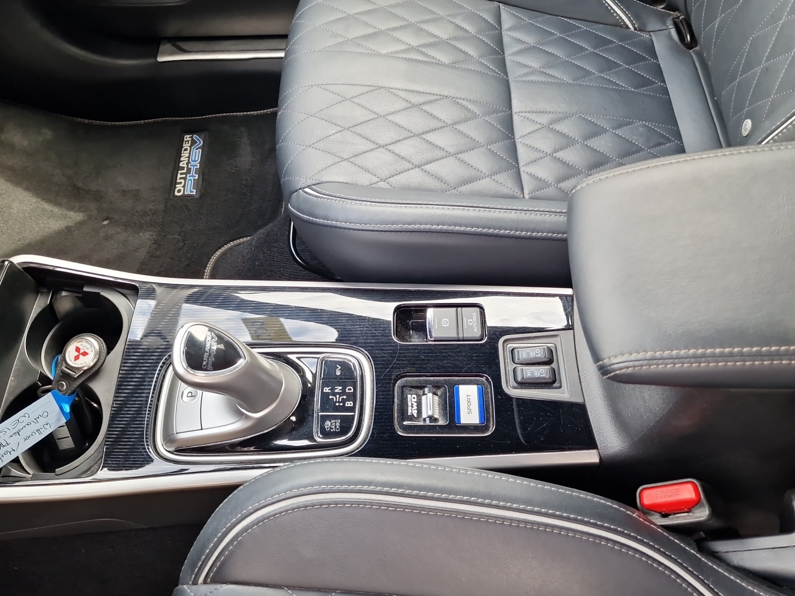 MITSUBISHI Outlander 2.4 PHEV Diamond S-Edition 4WD Automatic-image-11