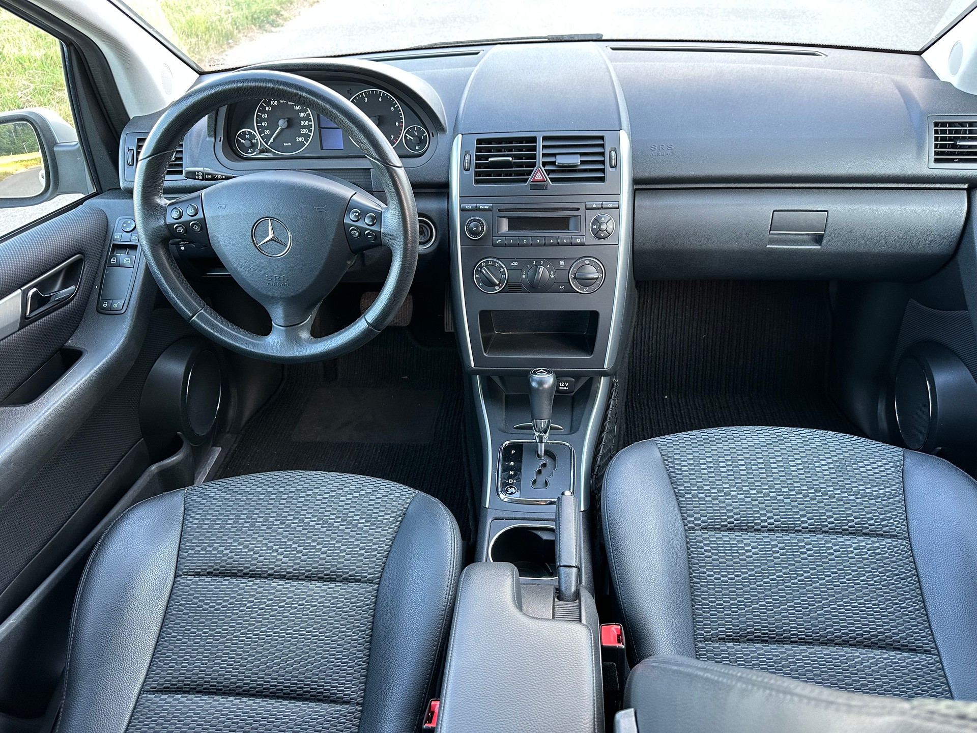 MERCEDES-BENZ A 170 Avantgarde Edition-image-7