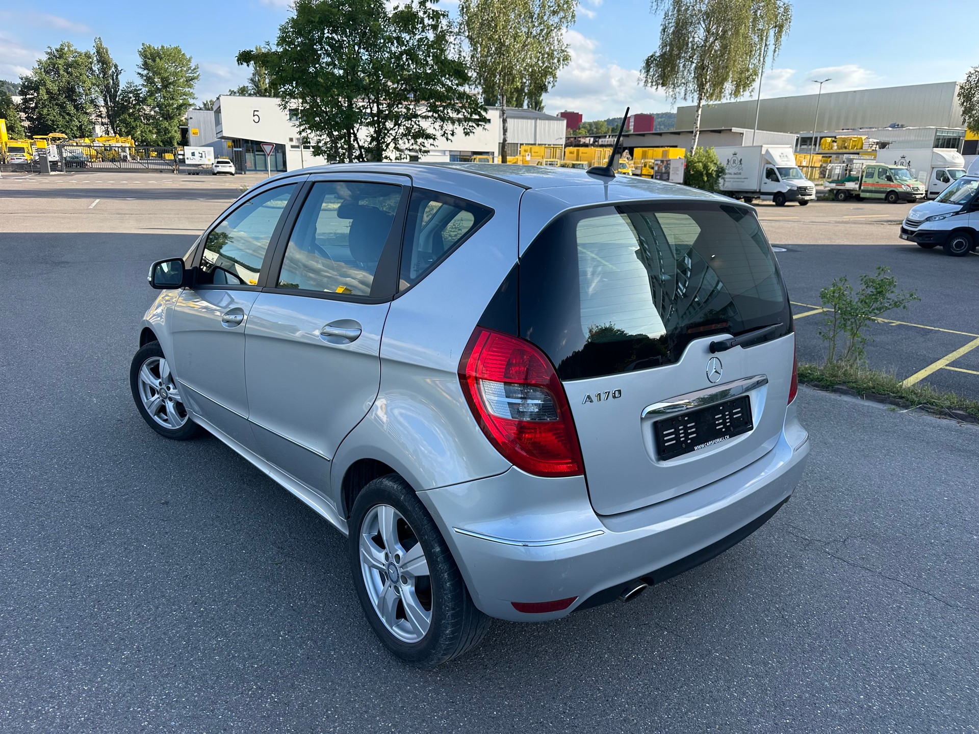 MERCEDES-BENZ A 170 Avantgarde Edition-showroom-element-1