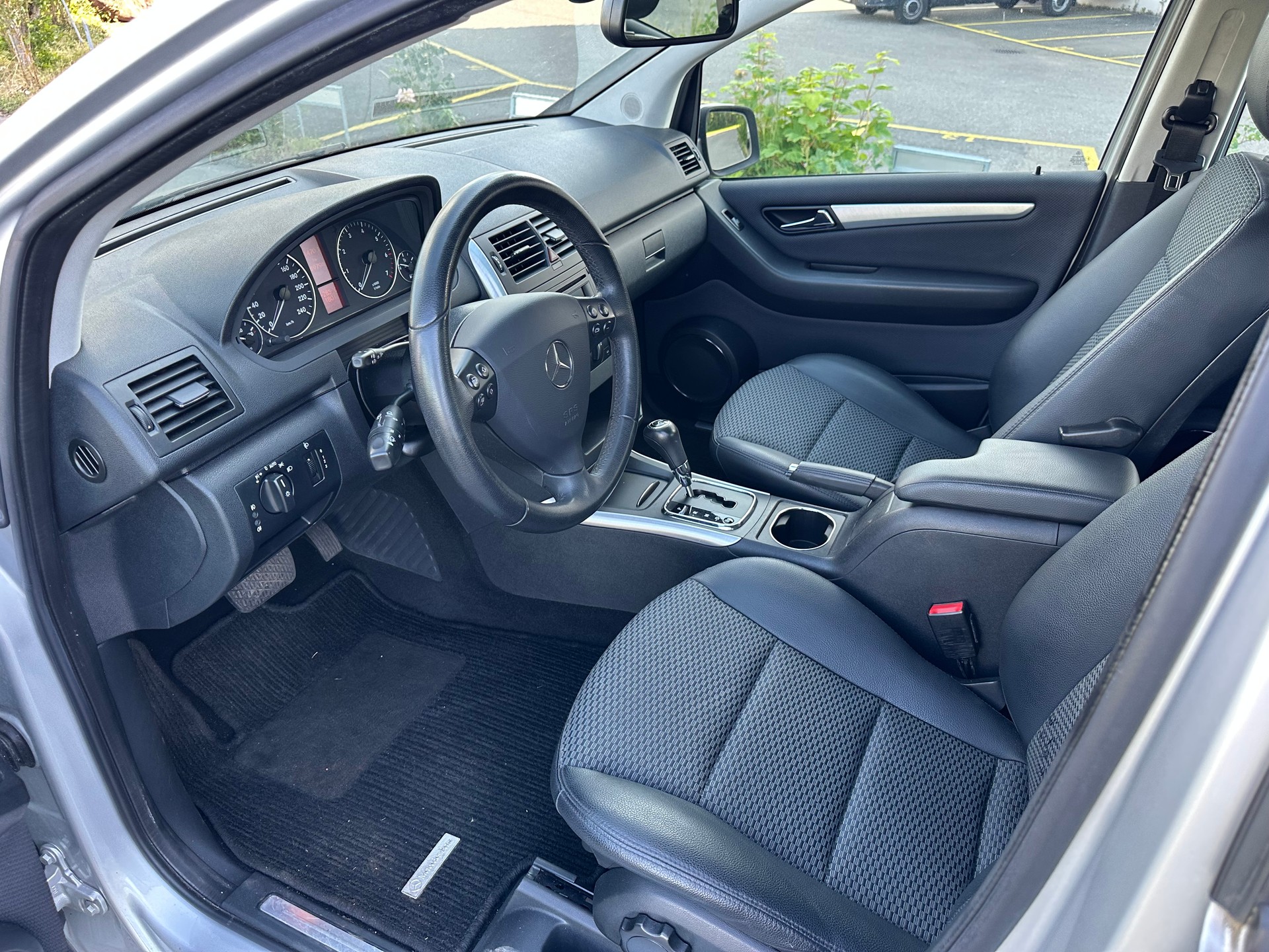 MERCEDES-BENZ A 170 Avantgarde Edition-image-9