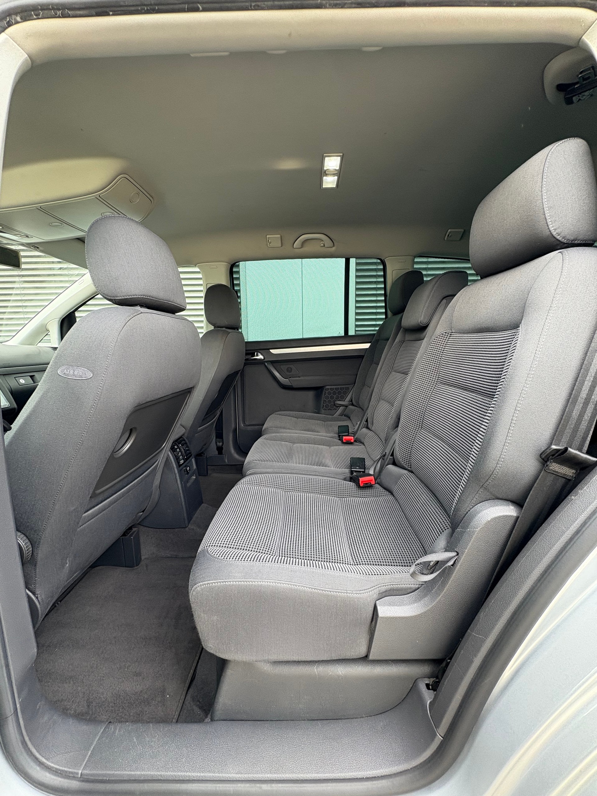 VW Touran 2.0 TDI Trendline-image-15