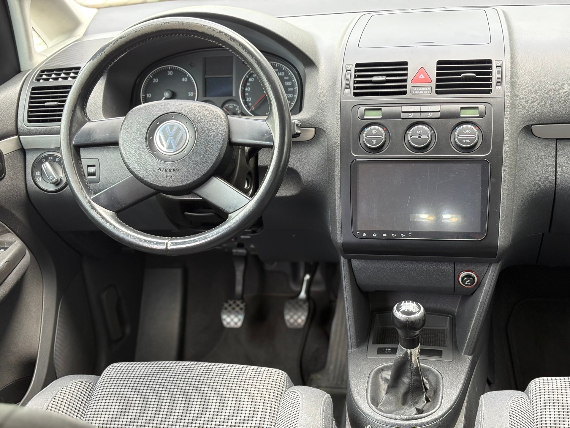 VW Touran 2.0 TDI Trendline-image-12