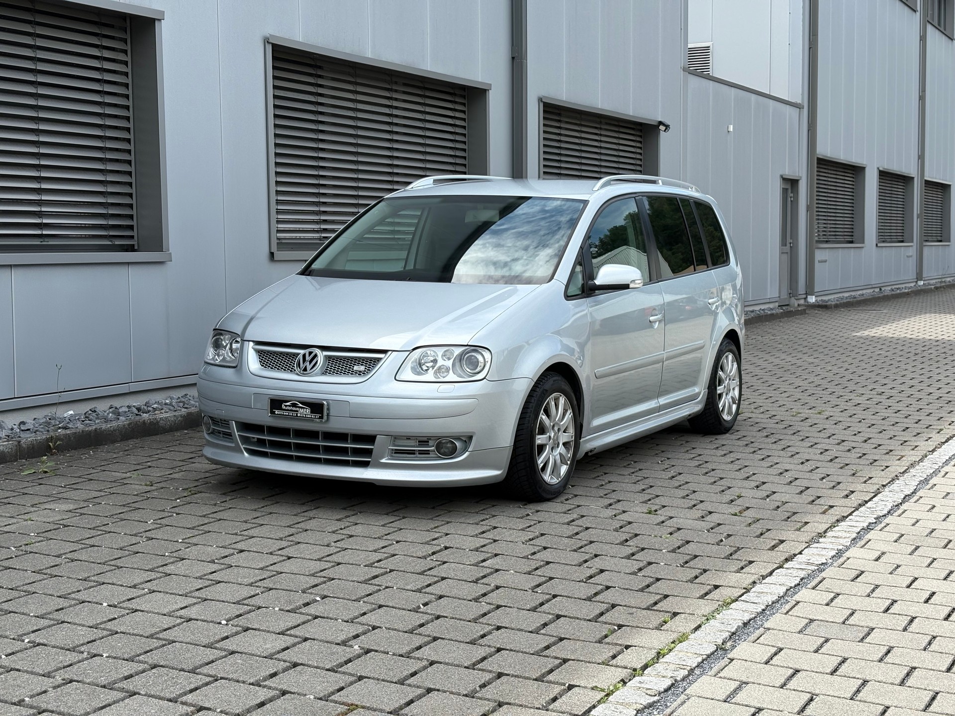 VW Touran 2.0 TDI Trendline-image-1