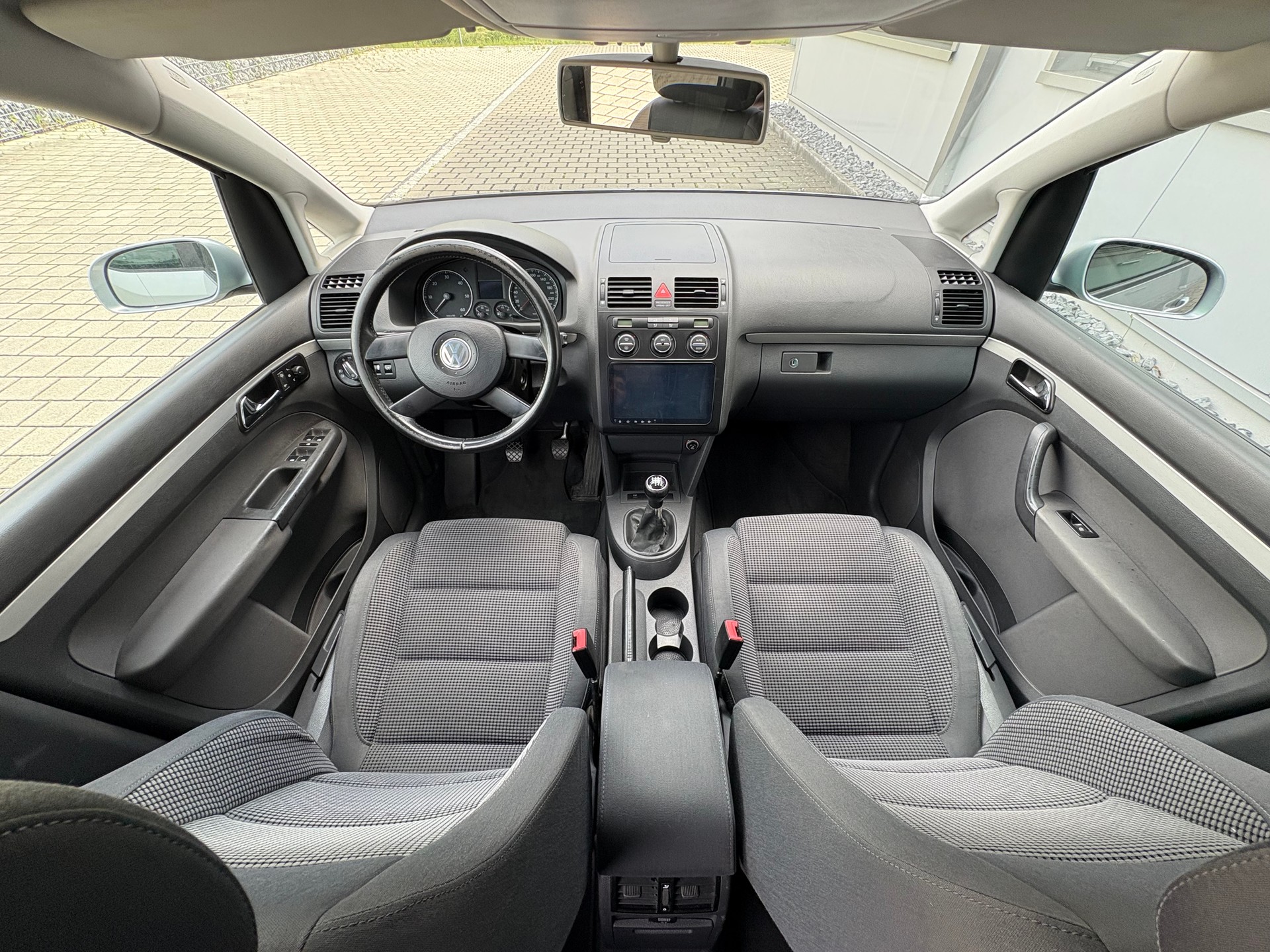 VW Touran 2.0 TDI Trendline-image-13