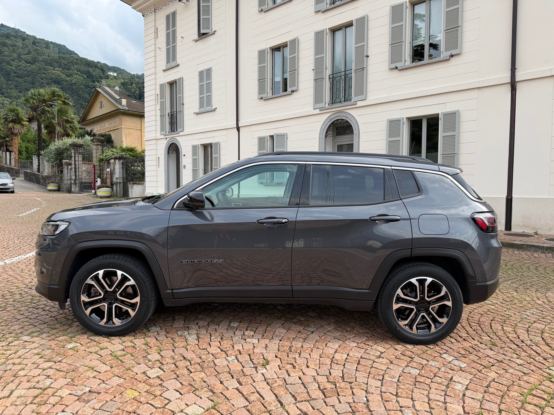 JEEP Compass 1.3 T PHEV Swiss Limited AWD-image-6