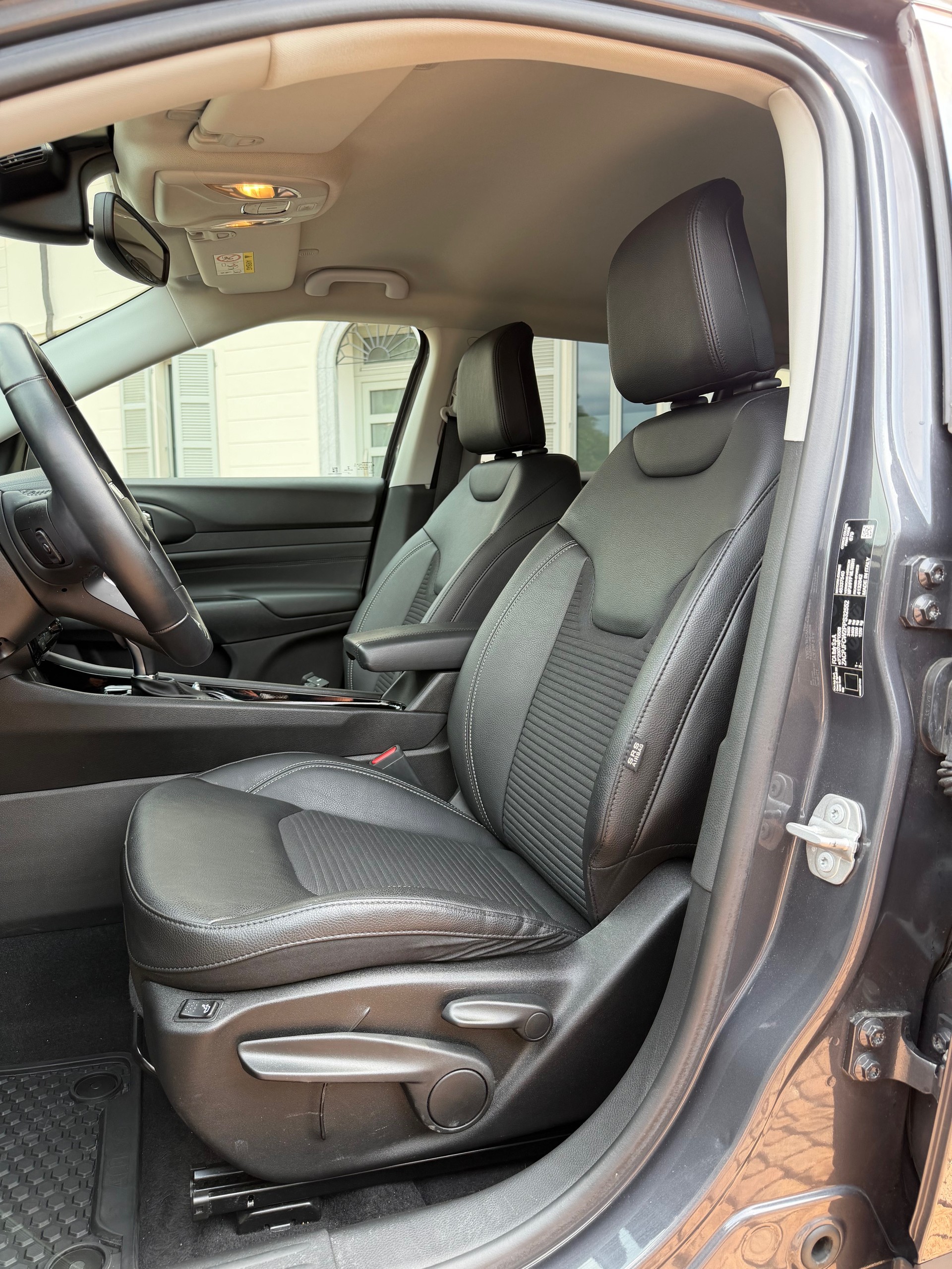 JEEP Compass 1.3 T PHEV Swiss Limited AWD-image-9