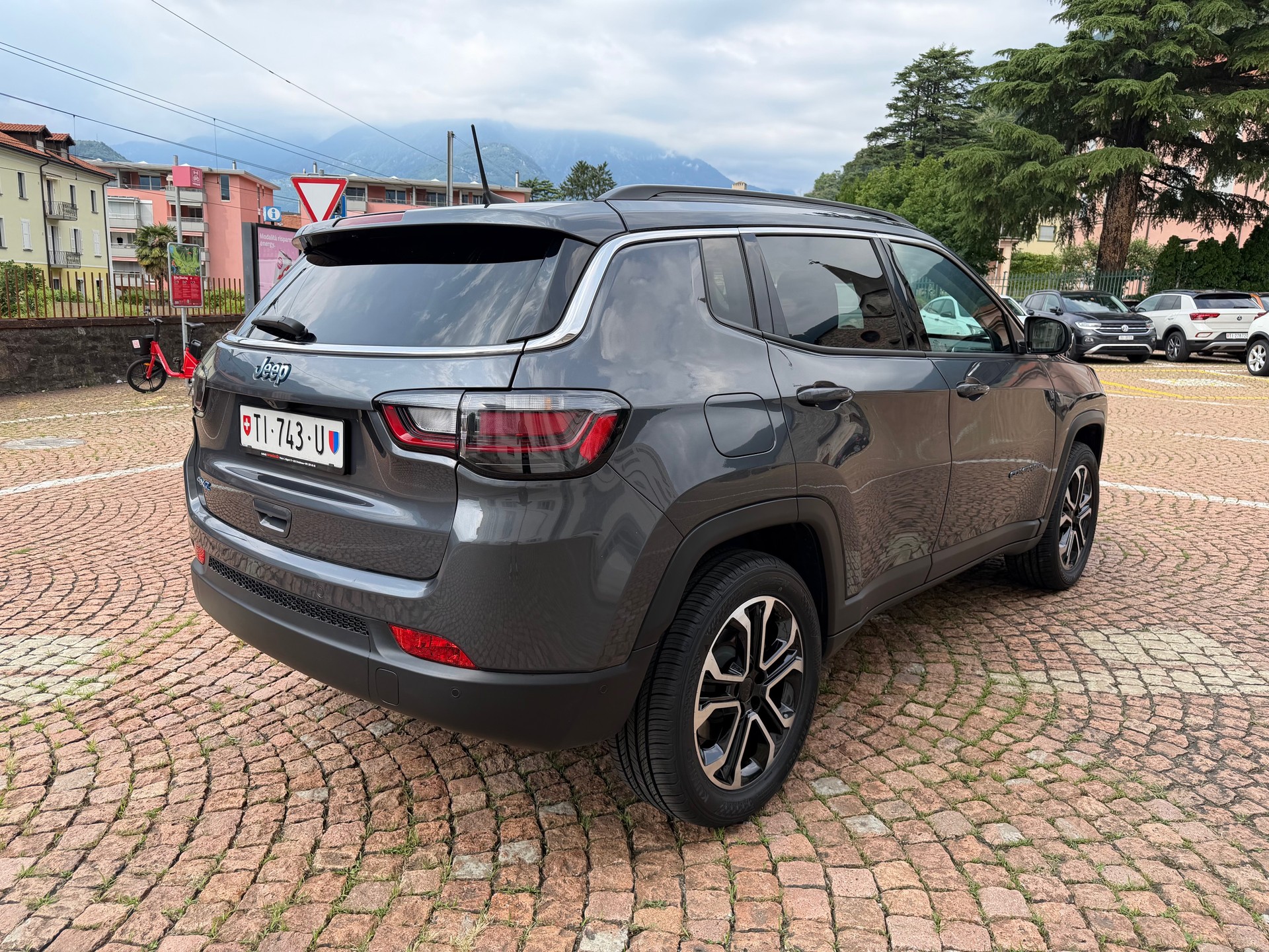 JEEP Compass 1.3 T PHEV Swiss Limited AWD-image-2