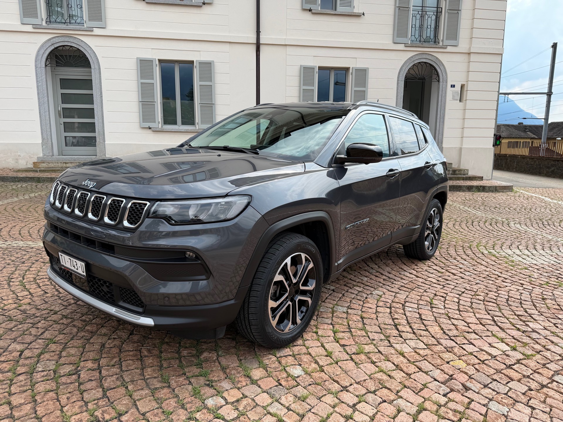 JEEP Compass 1.3 T PHEV Swiss Limited AWD-image-5