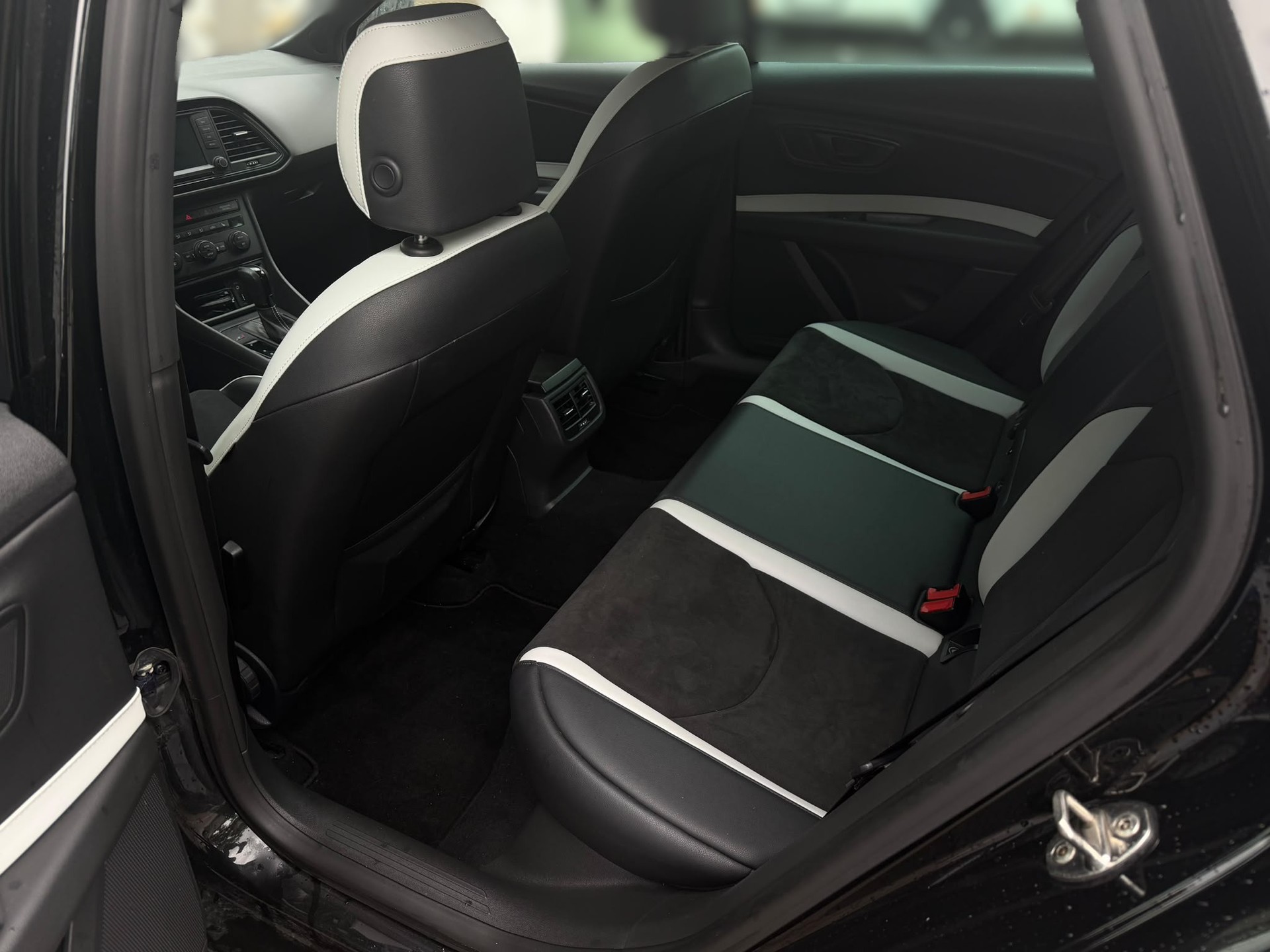 SEAT Leon ST 2.0 TSI Cupra 280 DSG-image-8