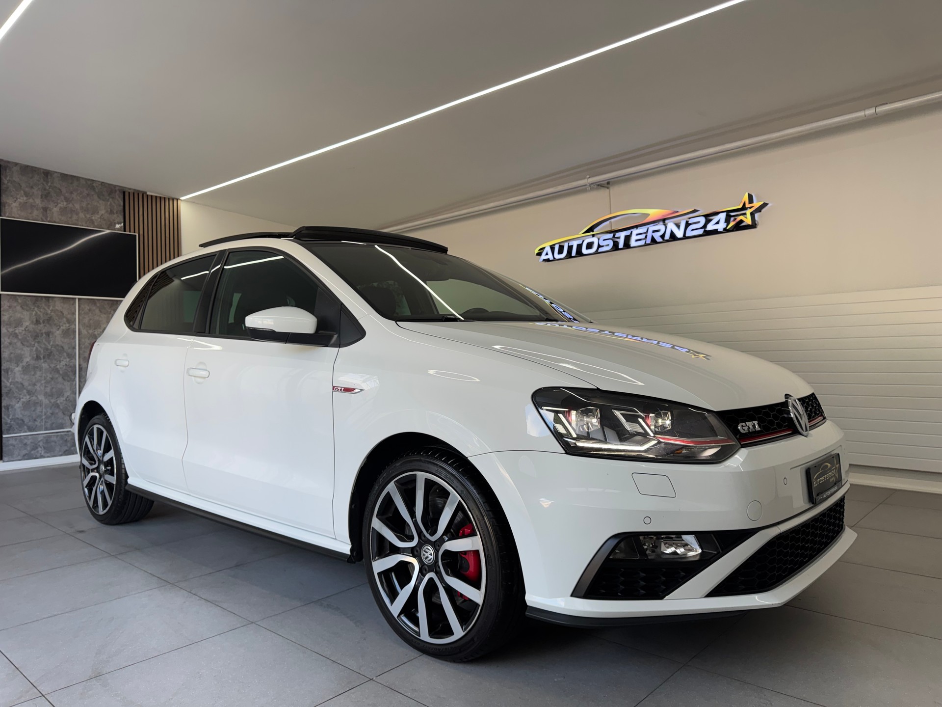 VW Polo 1.8 TSI GTI DSG*CH-Fahrzeug*Panoramadach*-showroom-element-1