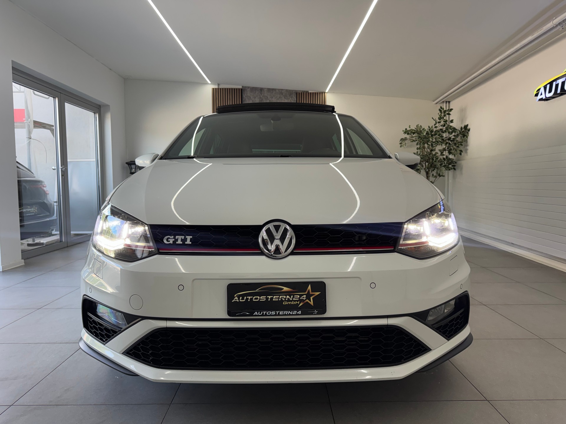 VW Polo 1.8 TSI GTI DSG*CH-Fahrzeug*Panoramadach*-showroom-element-2