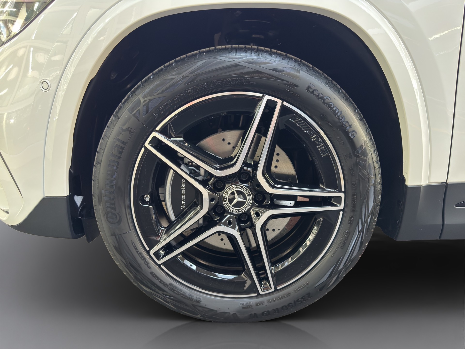 MERCEDES-BENZ GLA 200 Night Star AMG Line-image-19
