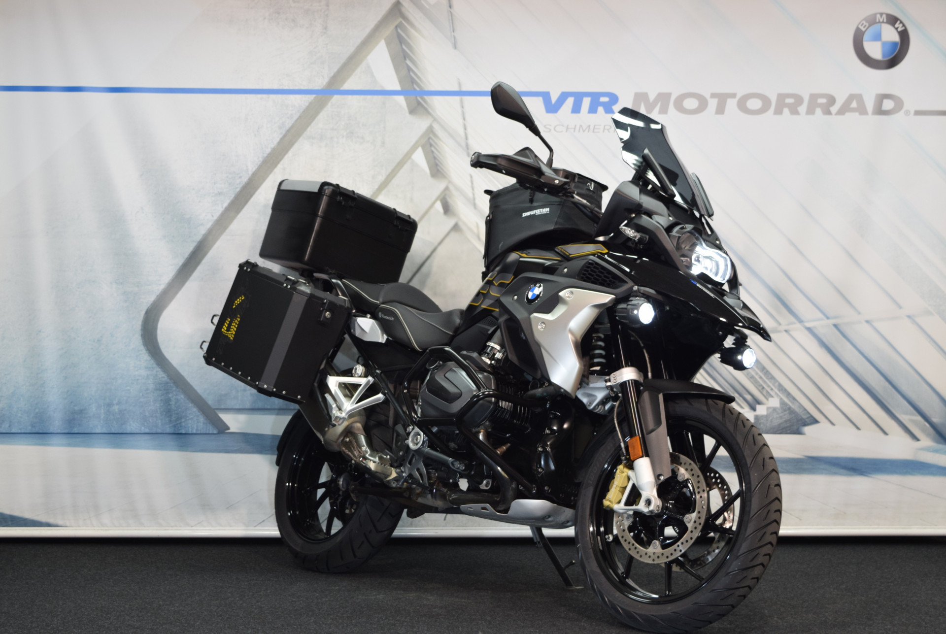 BMW R 1250 GS Exclusive inkl. Akrapovic & Navi-image-0