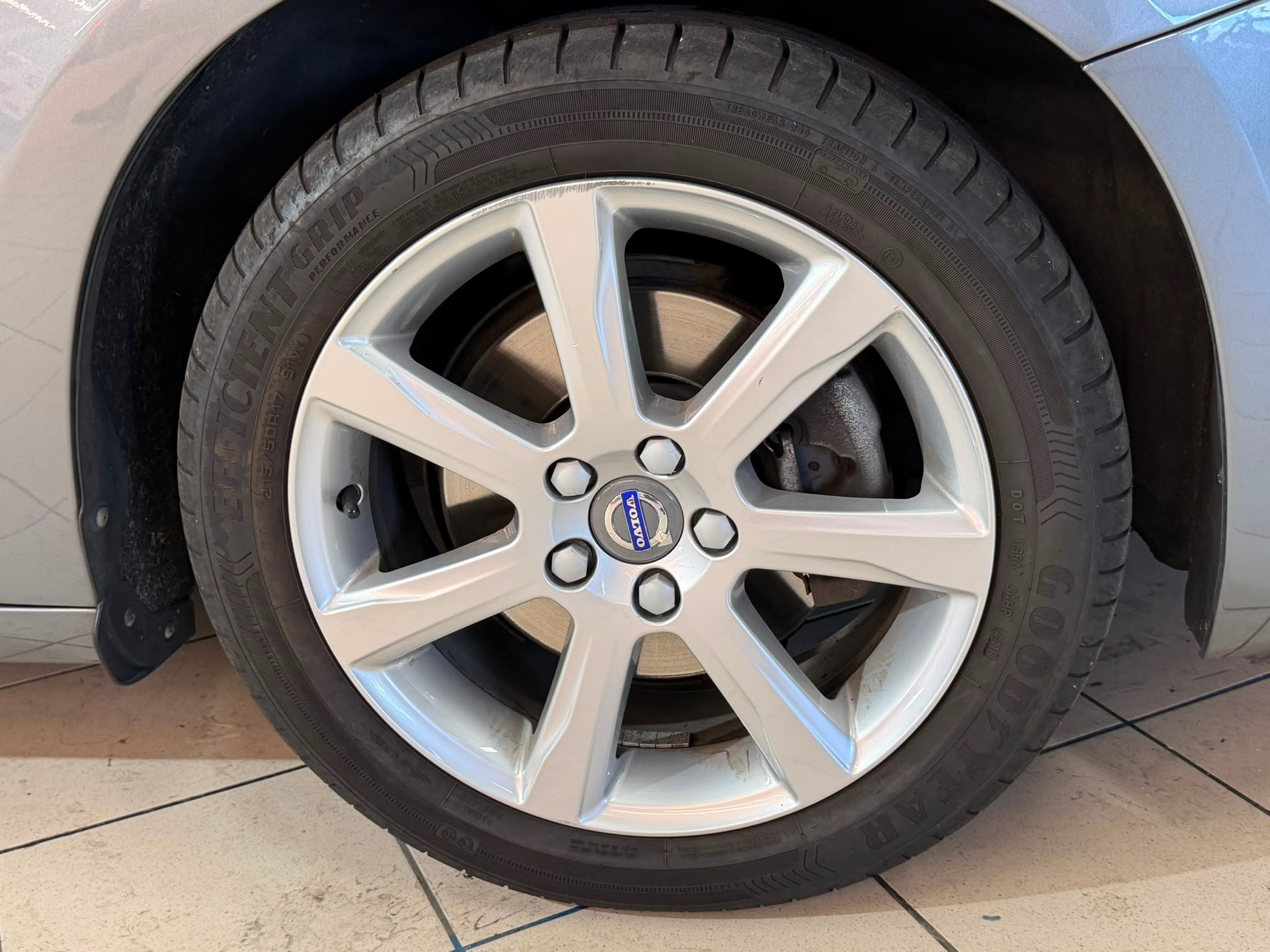 VOLVO V60 T4 Momentum-image-4