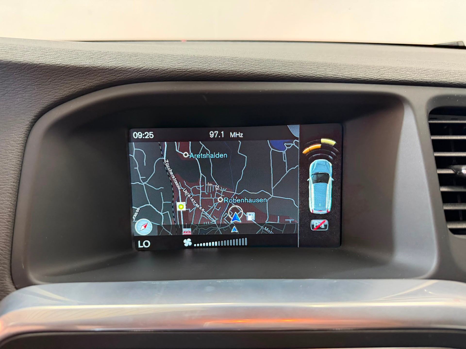 VOLVO V60 T4 Momentum-image-11