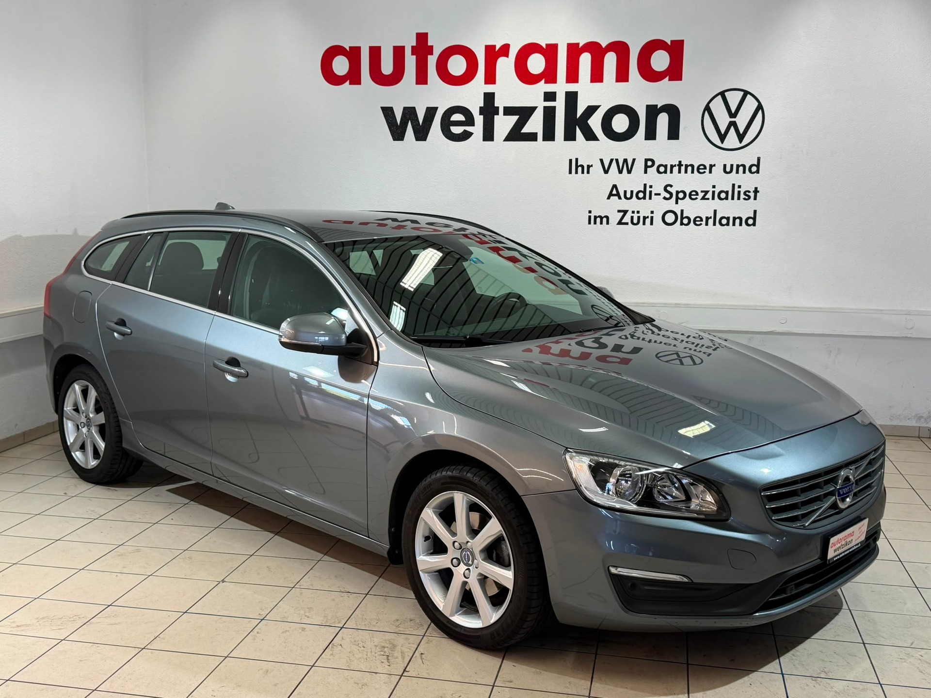 VOLVO V60 T4 Momentum