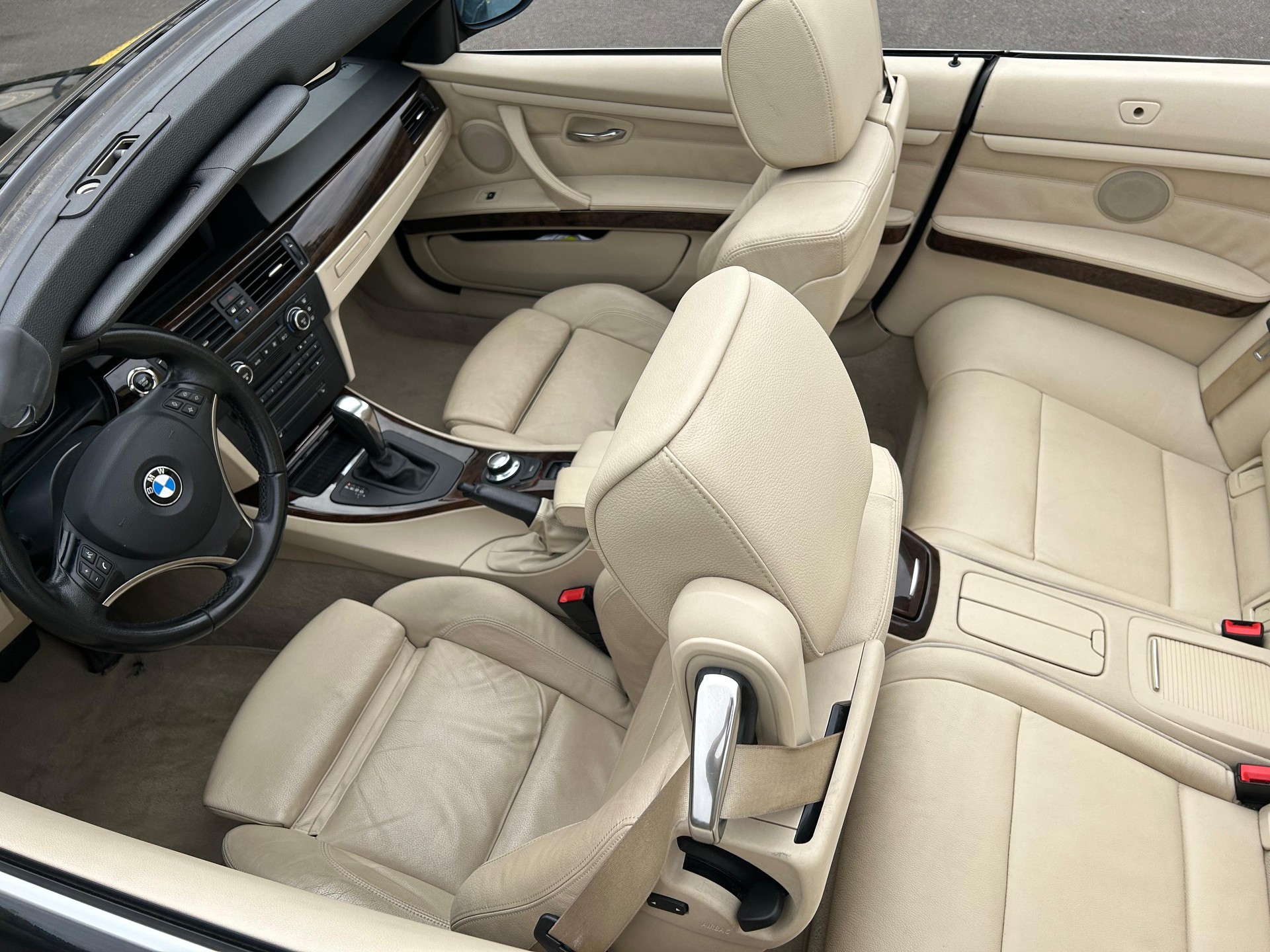 BMW 325i-image-2