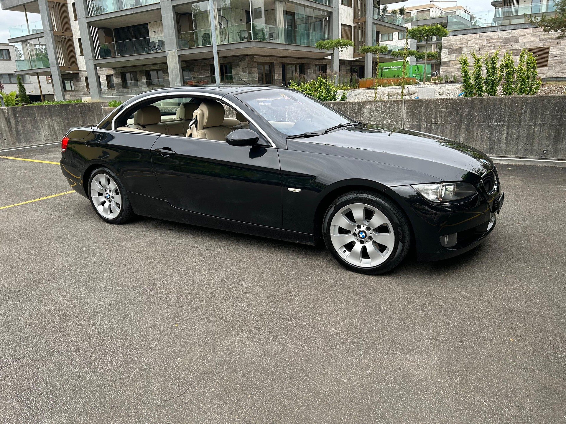 BMW 325i-image-4